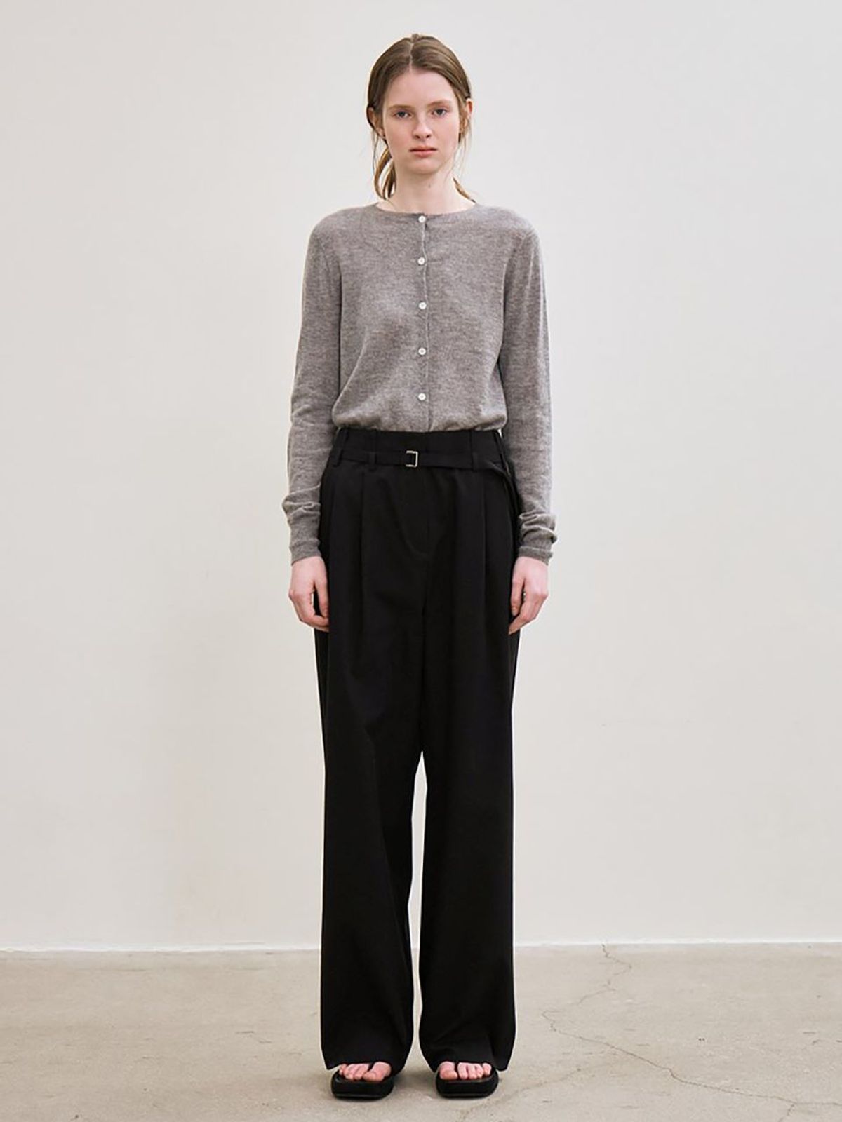 르(LE) belted two-tucked pants (black)
