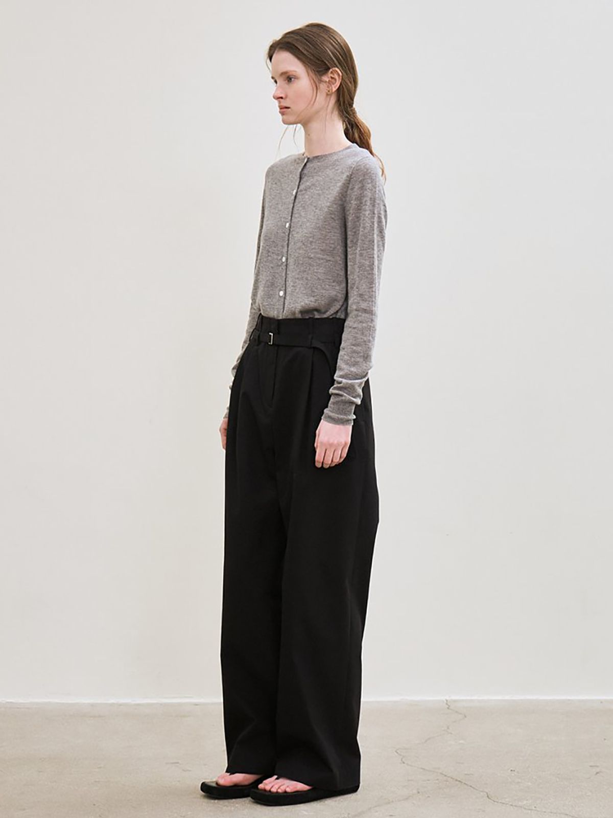 르(LE) belted two-tucked pants (black)