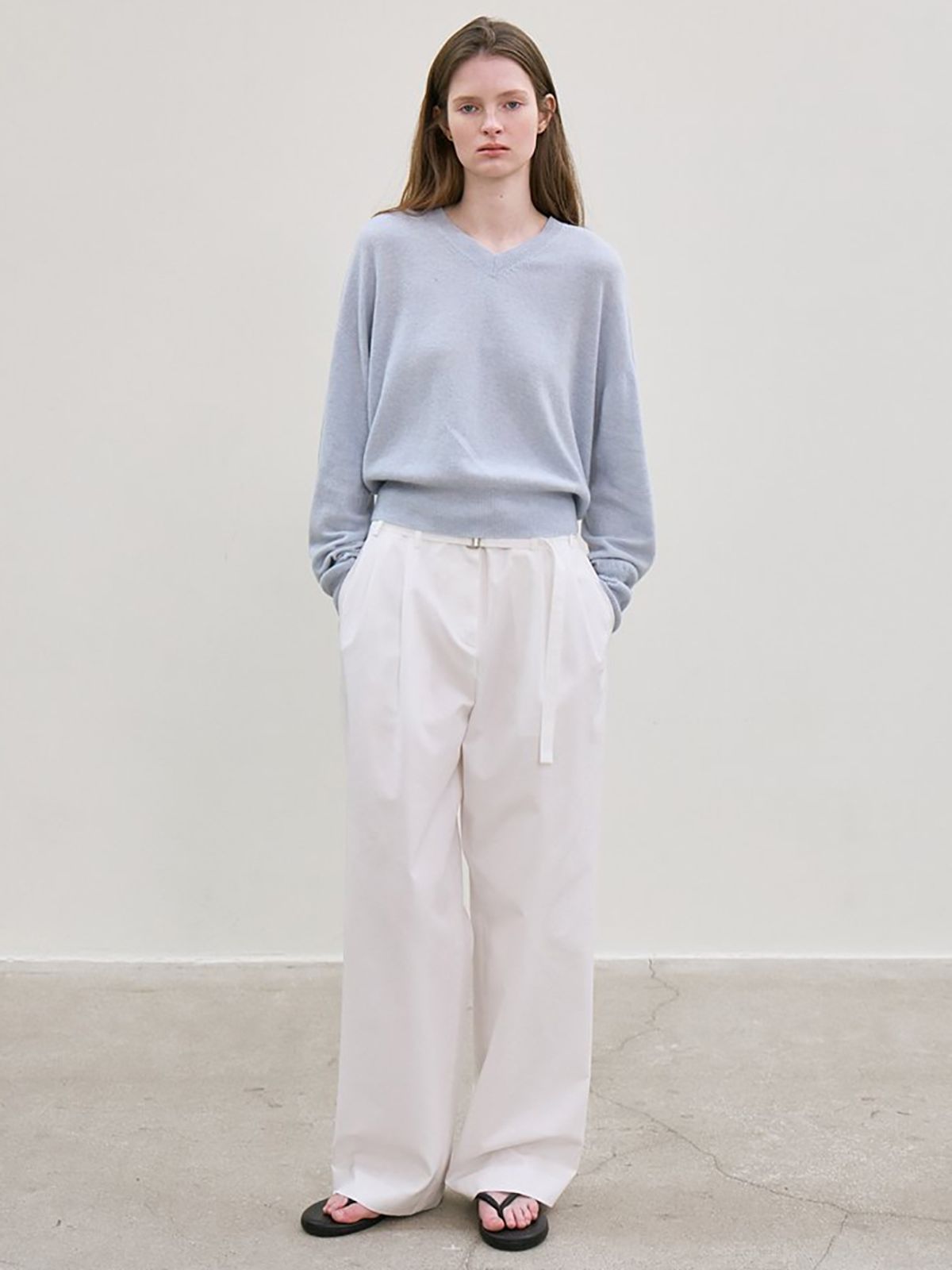 르(LE) cashmere whole garment v-neck knit pullover (sky blue)