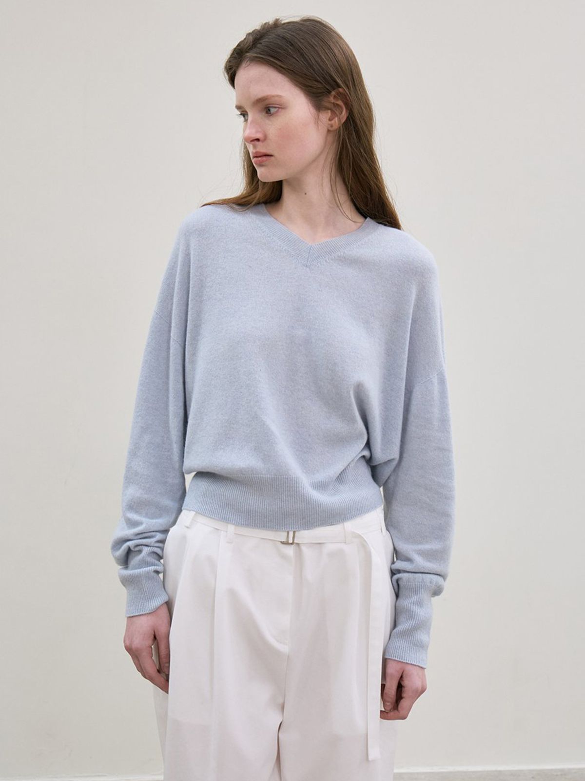 르(LE) cashmere whole garment v-neck knit pullover (sky blue)
