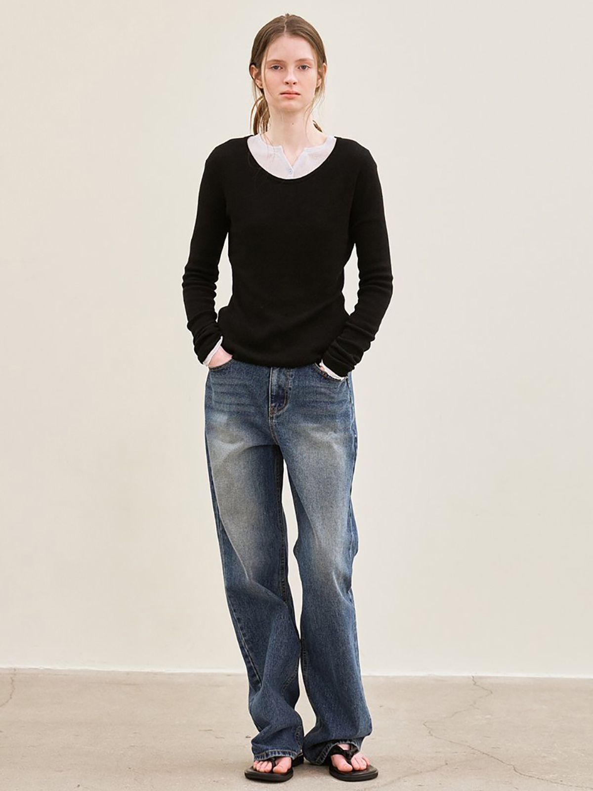 르(LE) merino wool scoop-neck knit (black)