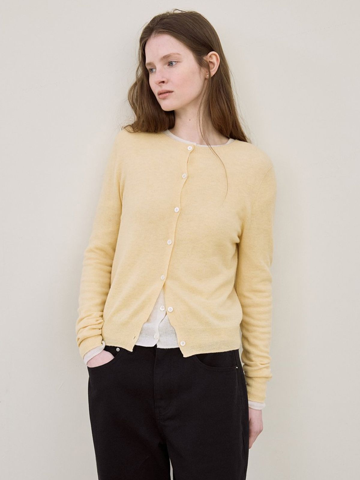 르(LE) wool whole garment round-neck knit cardigan (light yellow)
