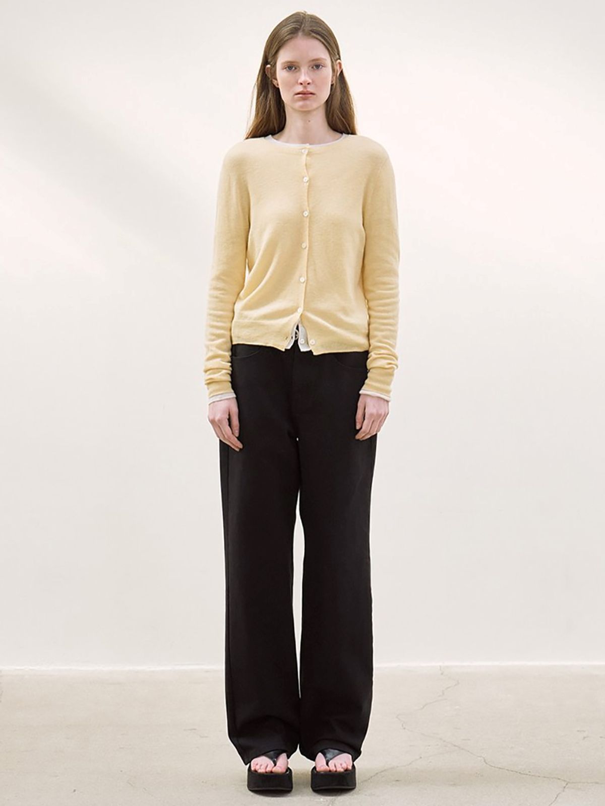 르(LE) wool whole garment round-neck knit cardigan (light yellow)