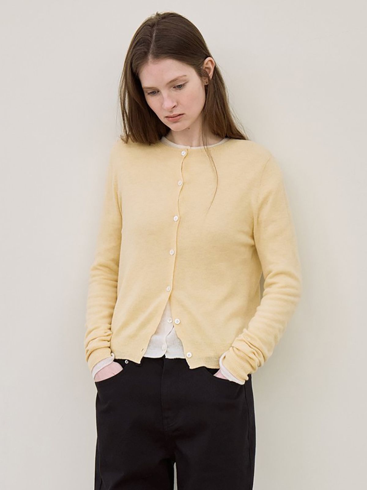 르(LE) wool whole garment round-neck knit cardigan (light yellow)