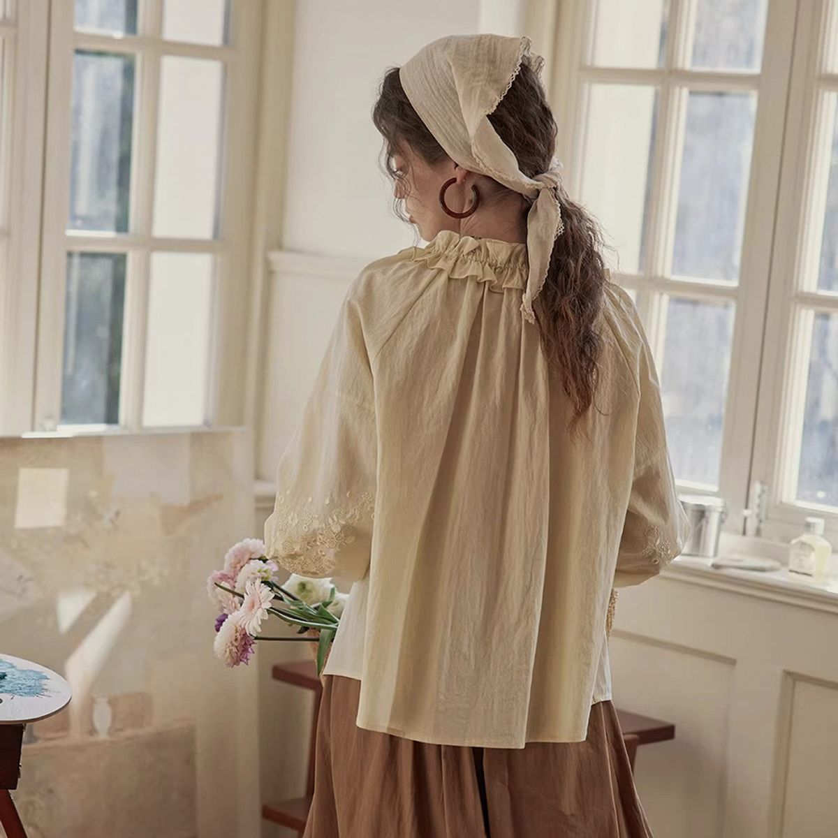프라우드 마리(PROUD MARY) PM_Embroidery ruffle v-neck blouse