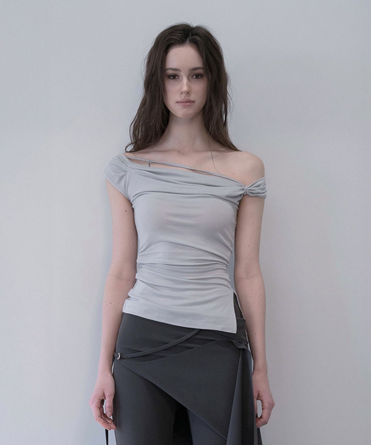 데미오(DAMIO) Draped Strap Sleeveless Top (Light Gray)