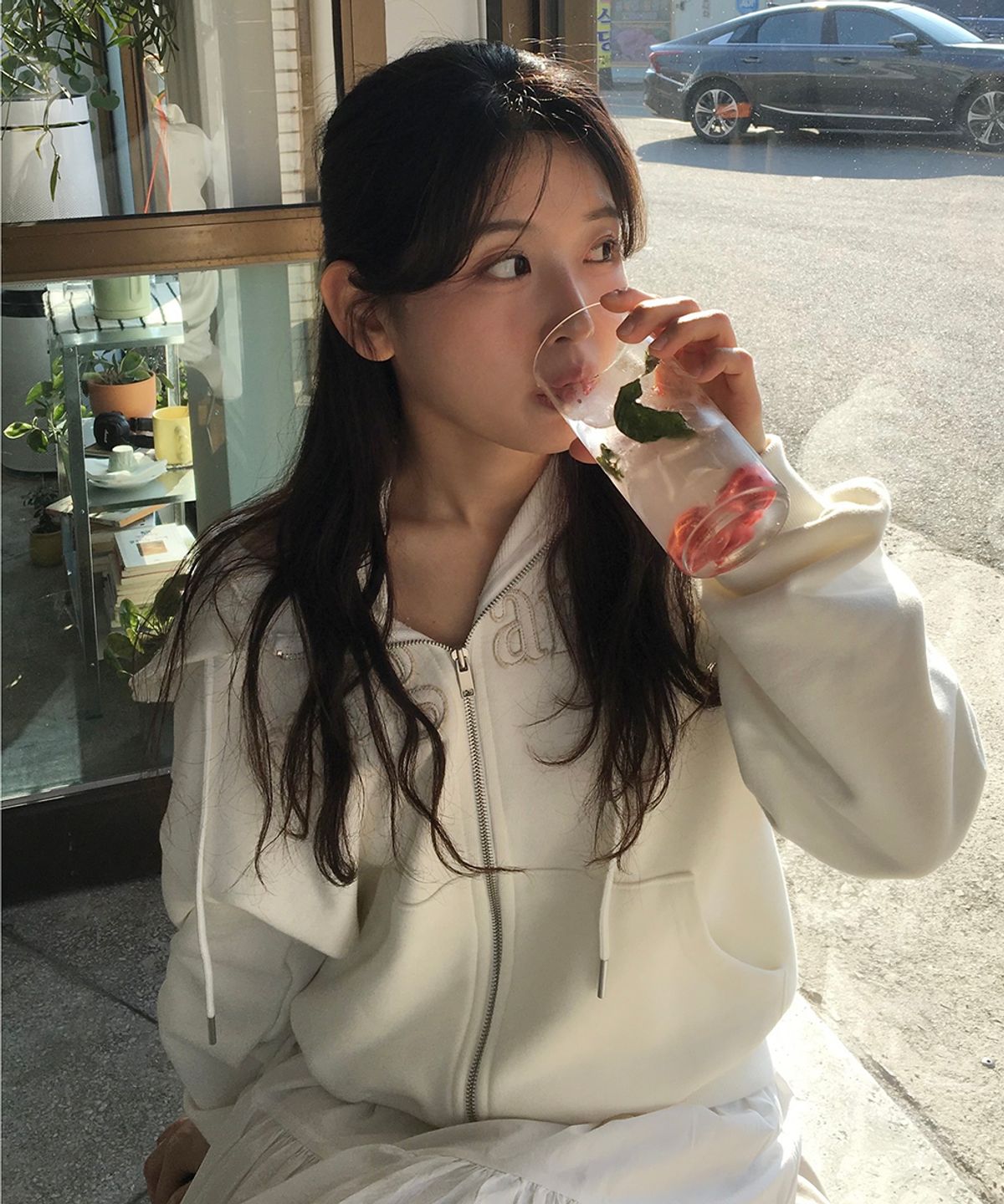 스트라이프마가린(STMG) 마가린 아플리케 루즈 투웨이 지퍼 후드집업 아이보리