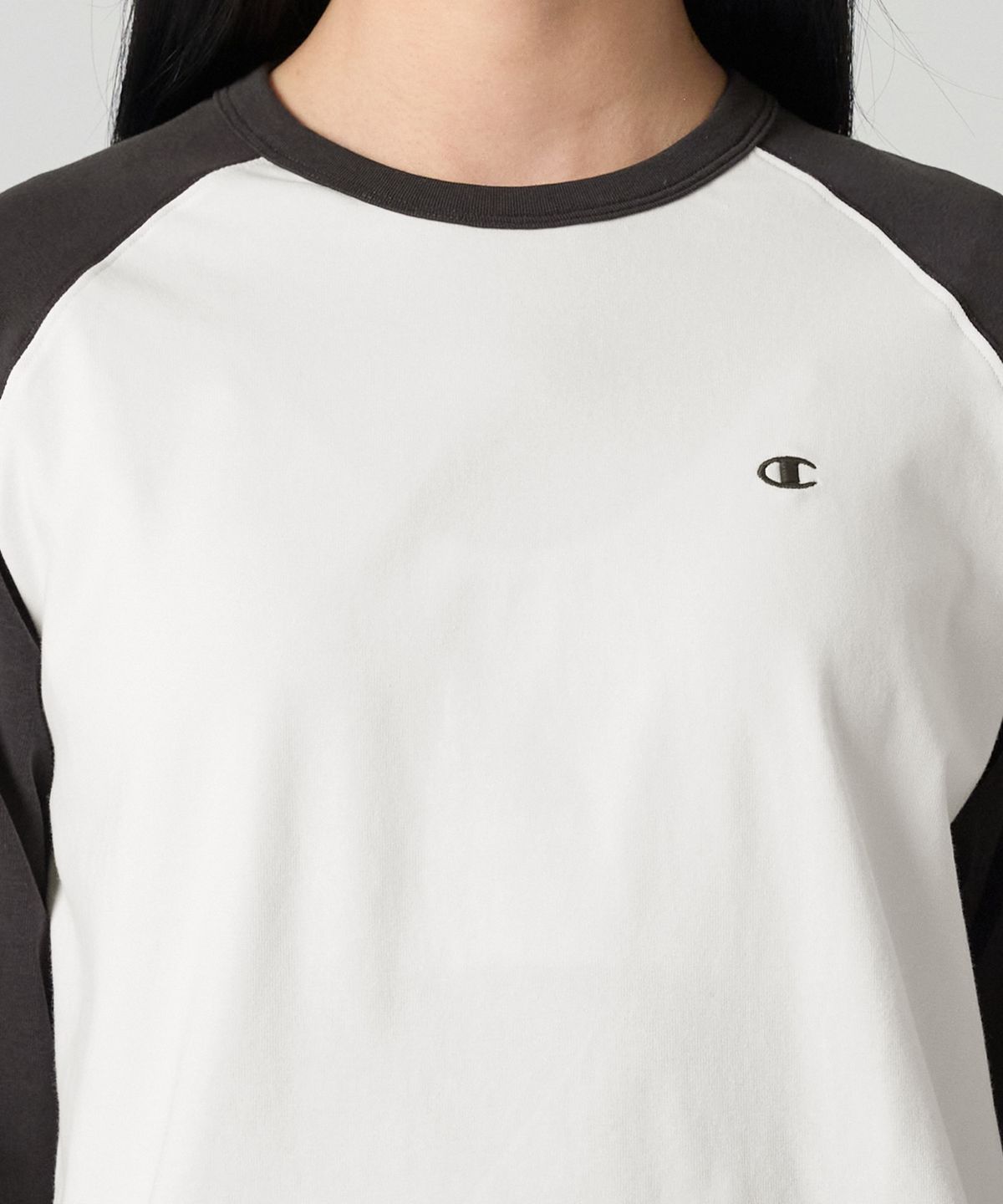 챔피온(CHAMPION) 여성 C로고 레글런 롱슬리브 티셔츠 Charcoal