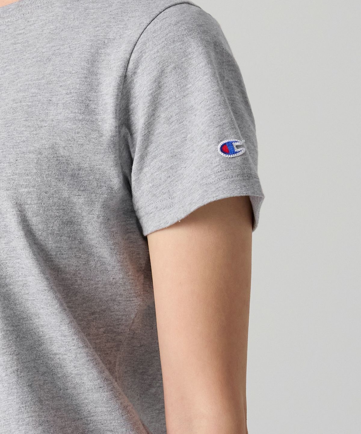챔피온(CHAMPION) 여성 C로고 슬림핏 티셔츠 Grey