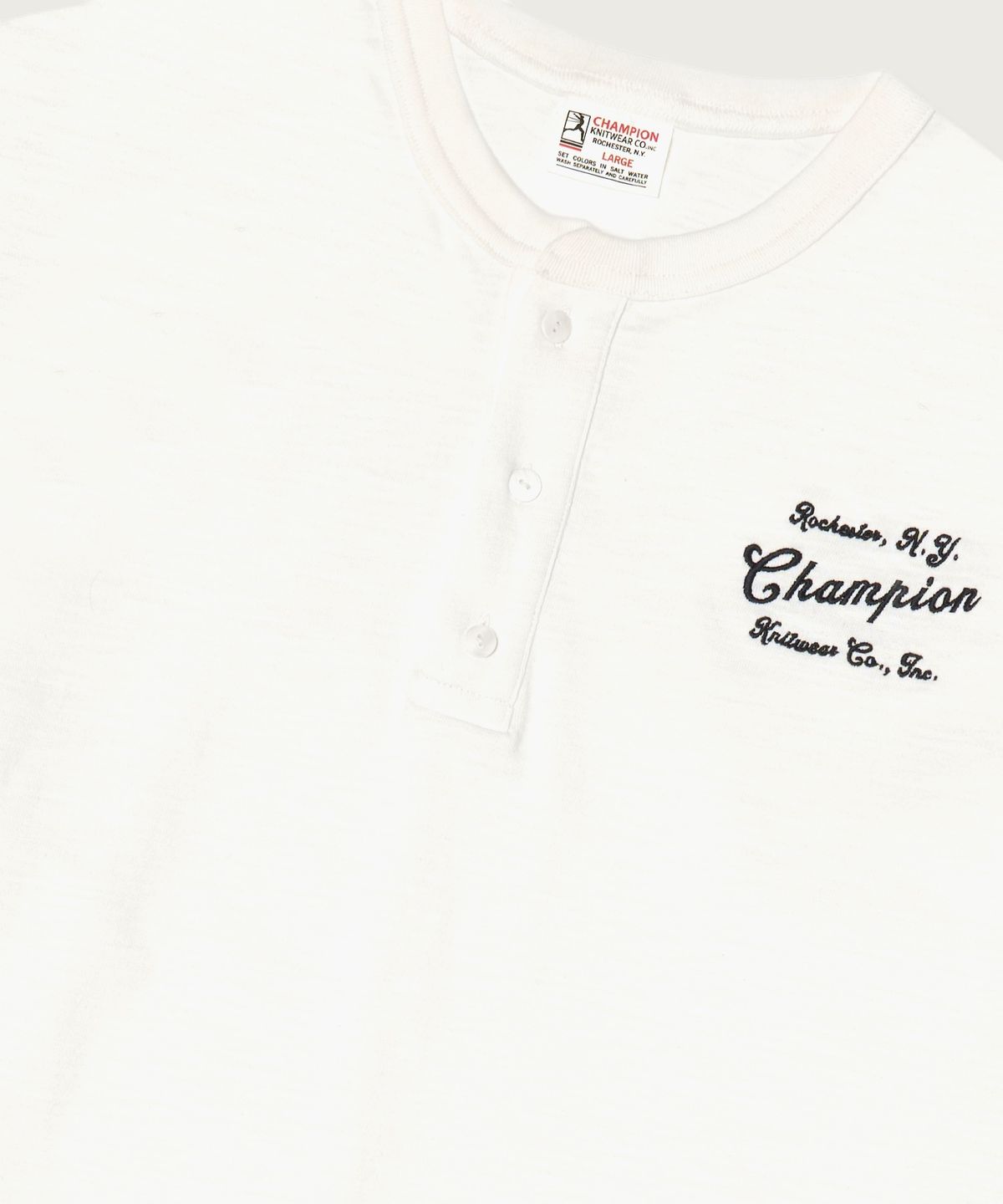 챔피온(CHAMPION) 헤리티지 루즈핏 헨리넥 롱슬리브 티셔츠 White