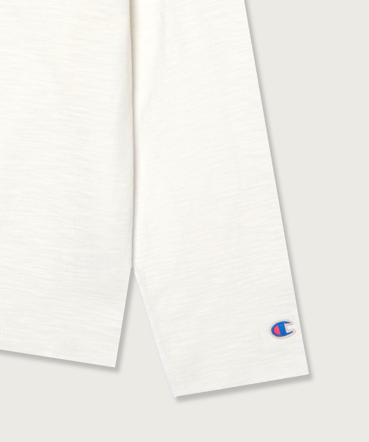 챔피온(CHAMPION) 헤리티지 루즈핏 헨리넥 롱슬리브 티셔츠 White