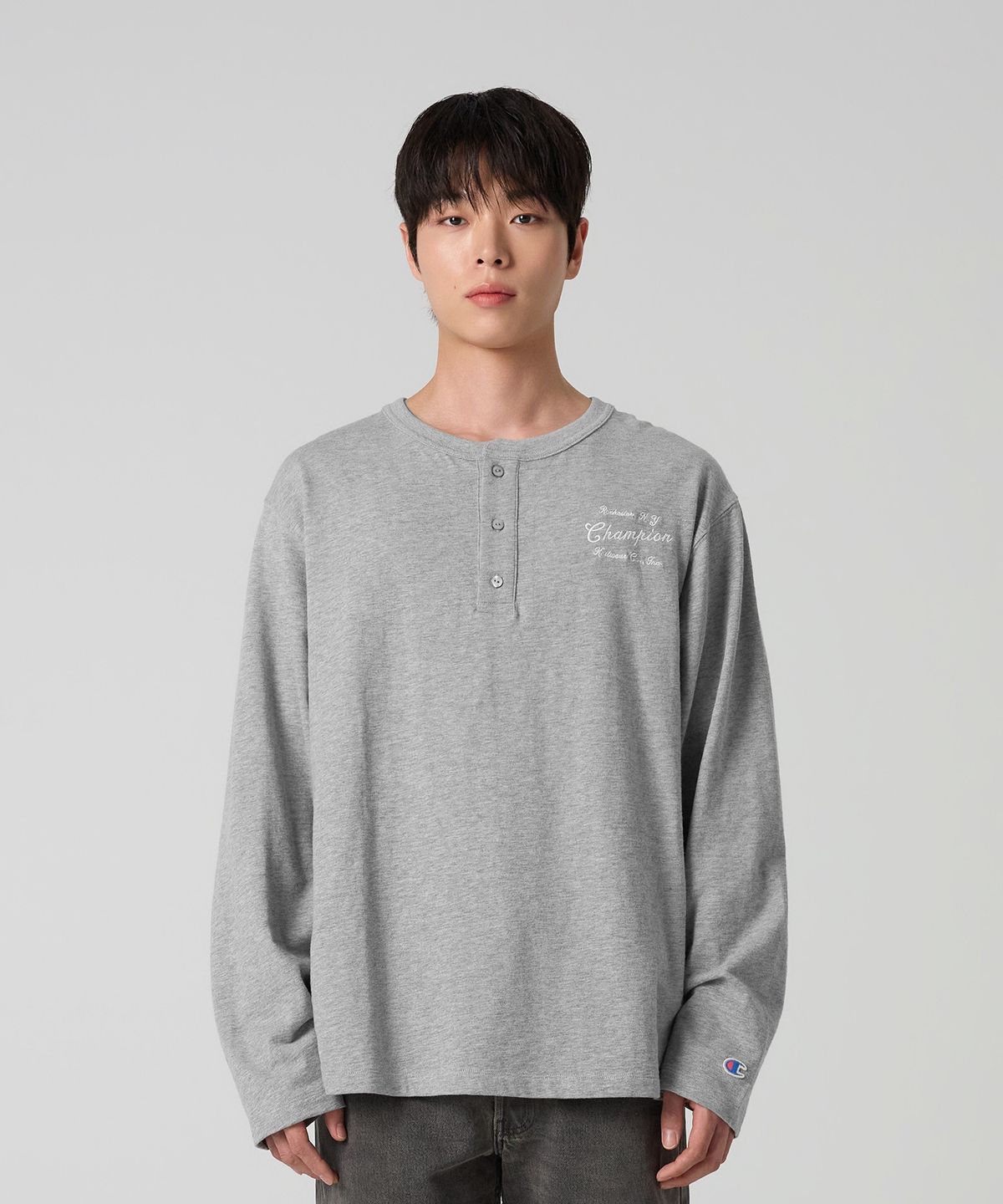 챔피온(CHAMPION) 헤리티지 루즈핏 헨리넥 롱슬리브 티셔츠 Grey