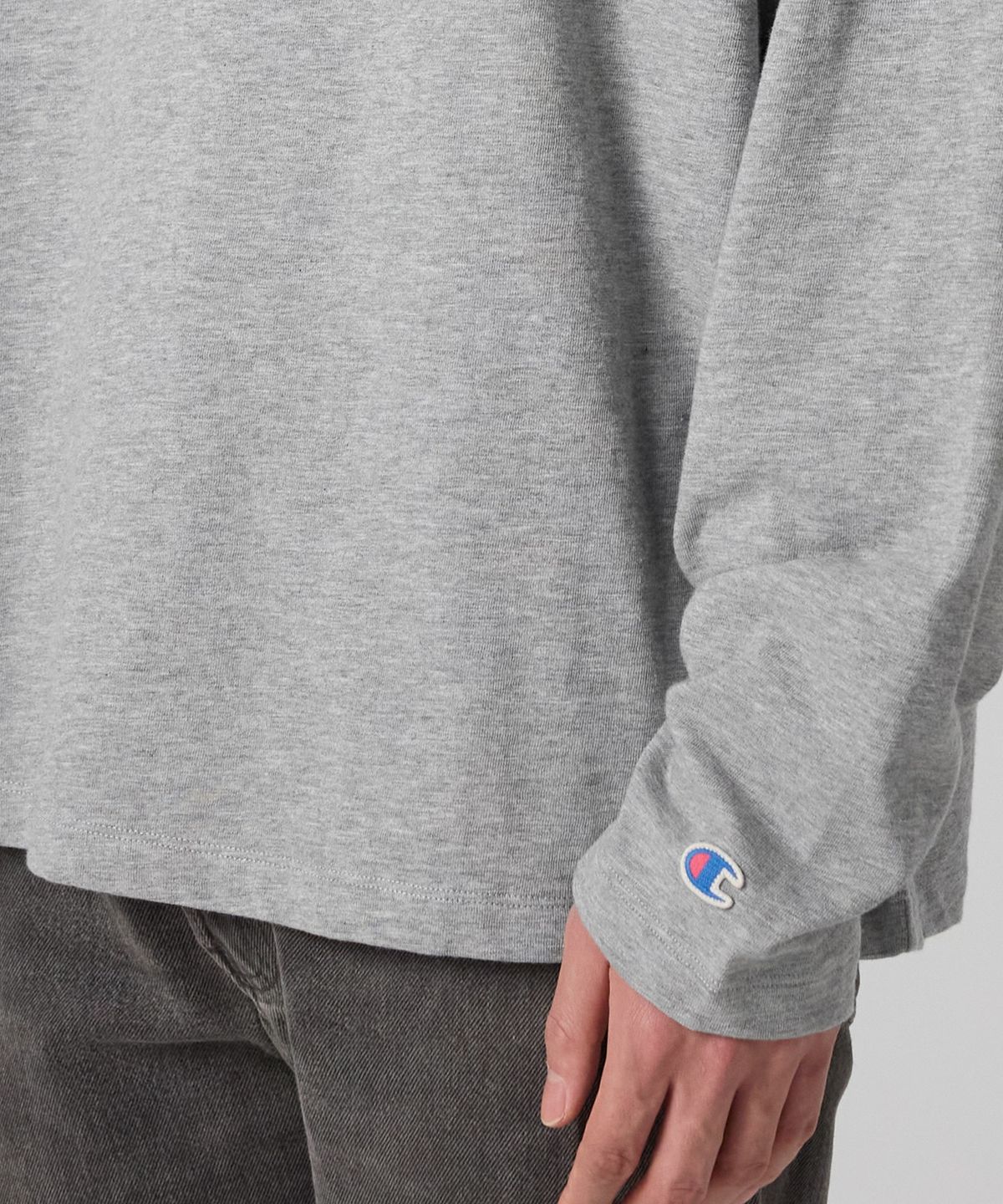 챔피온(CHAMPION) 헤리티지 루즈핏 헨리넥 롱슬리브 티셔츠 Grey