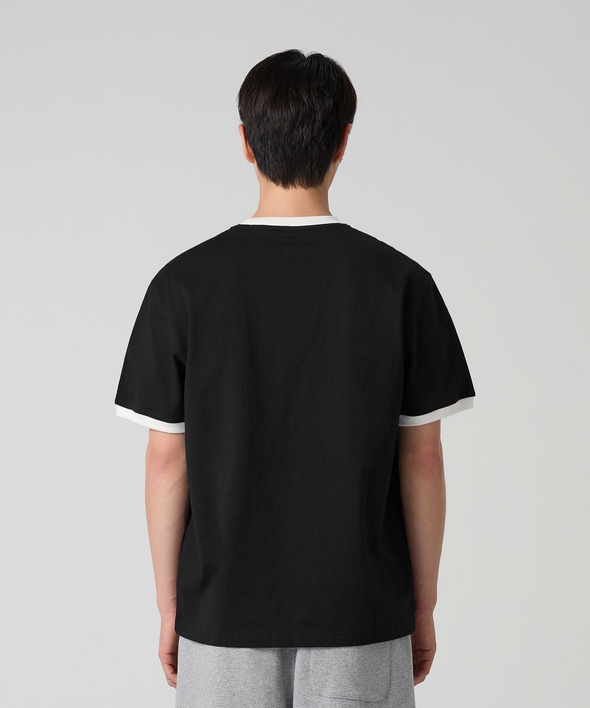 챔피온(CHAMPION) 그래픽 프린트 링거 티셔츠 Black