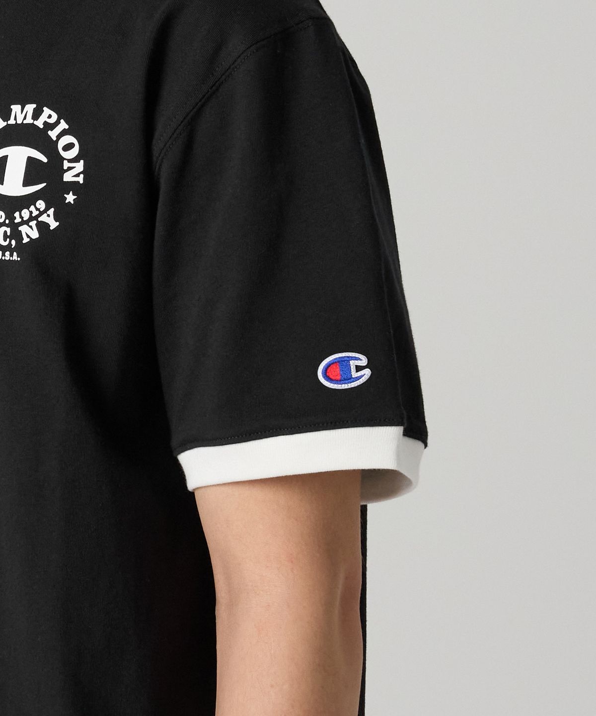 챔피온(CHAMPION) 그래픽 프린트 링거 티셔츠 Black
