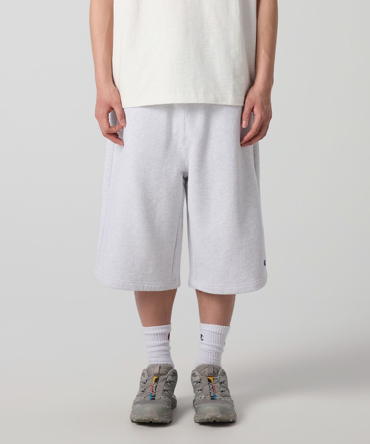 챔피온(CHAMPION) C로고 루즈핏 버뮤다 스웨트 팬츠 Light Grey