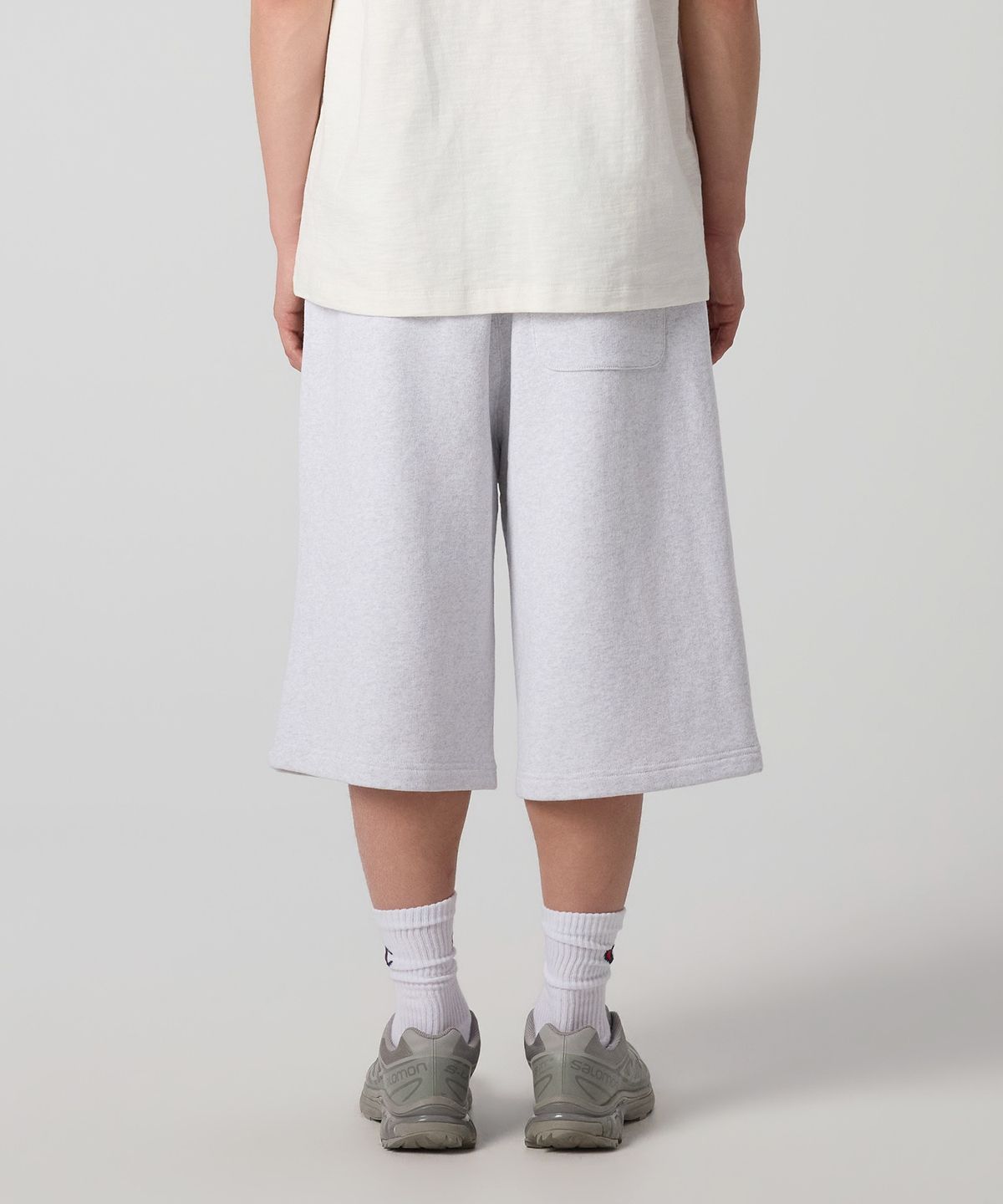챔피온(CHAMPION) C로고 루즈핏 버뮤다 스웨트 팬츠 Light Grey
