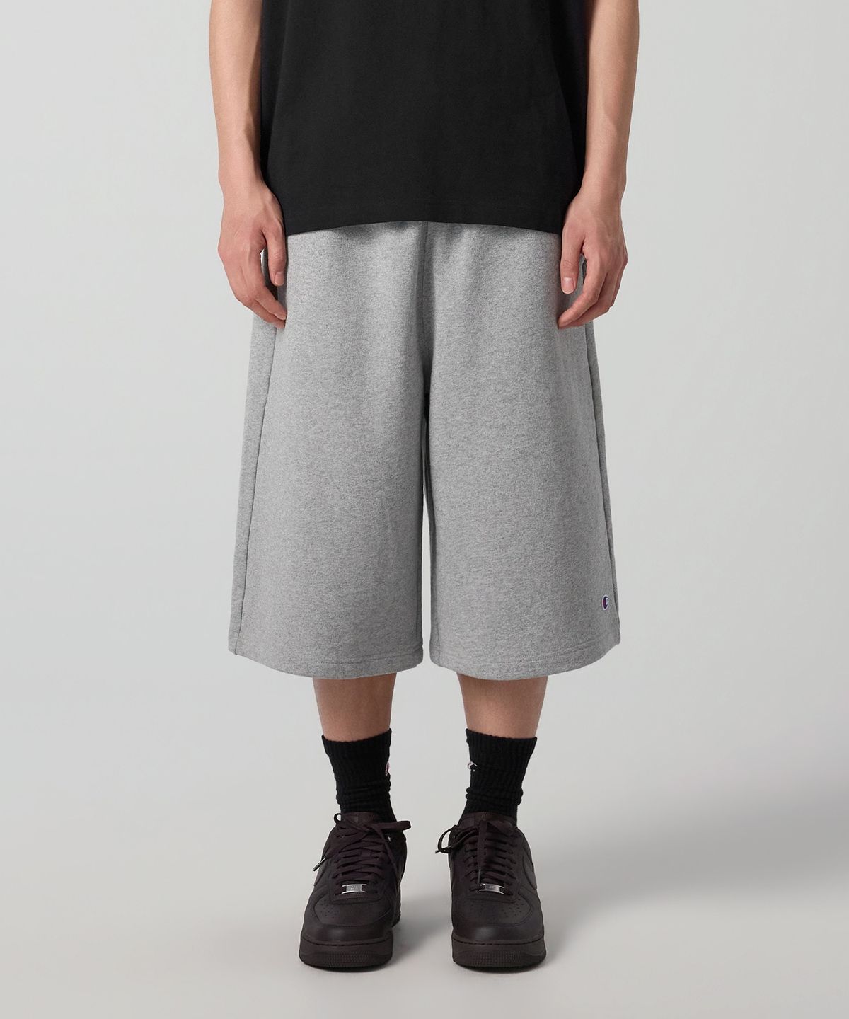 챔피온(CHAMPION) C로고 루즈핏 버뮤다 스웨트 팬츠 Grey