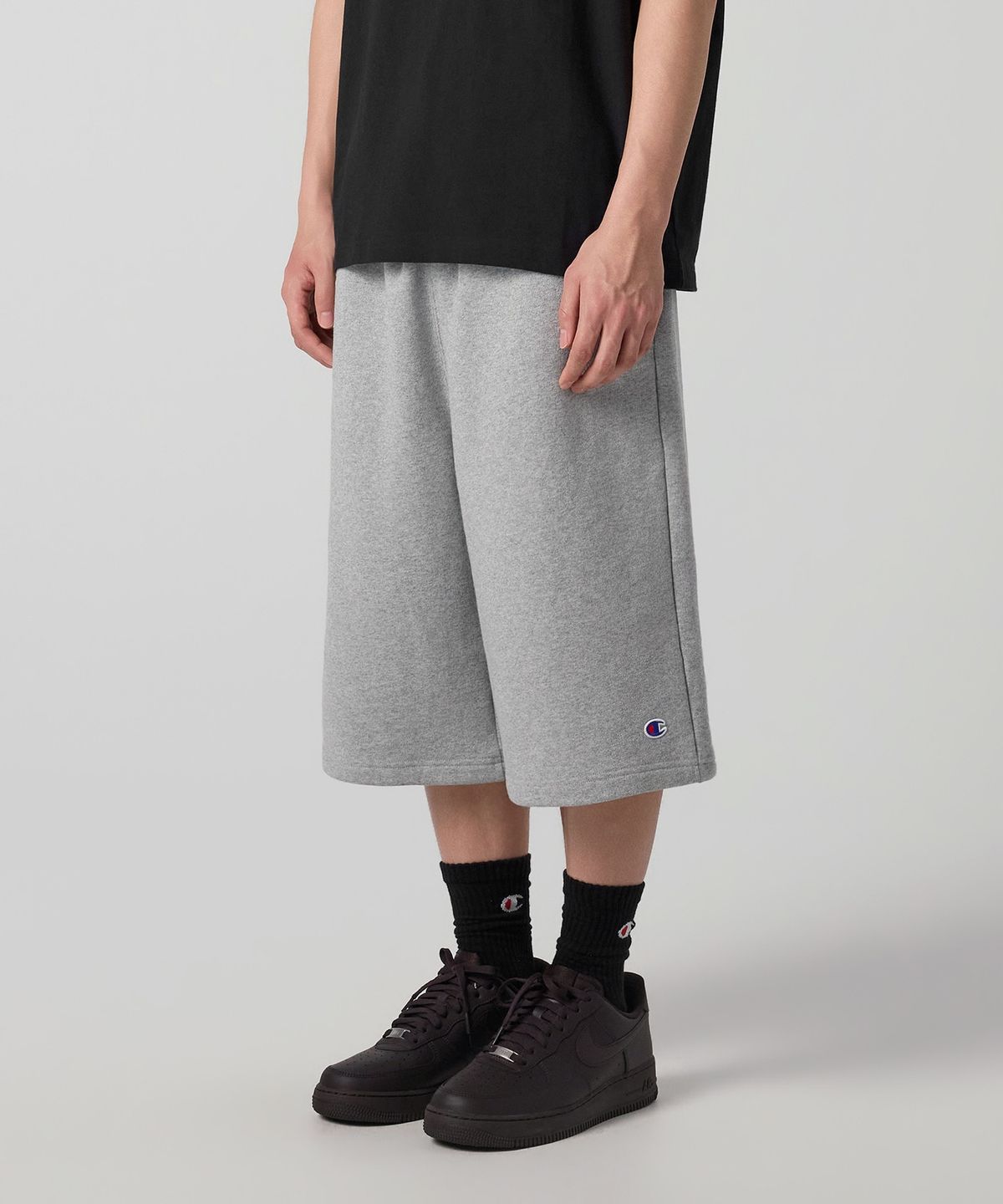 챔피온(CHAMPION) C로고 루즈핏 버뮤다 스웨트 팬츠 Grey