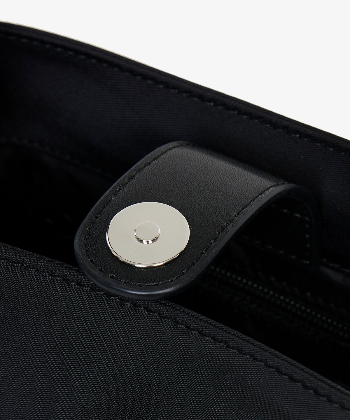 라코스테(LACOSTE) 여성 라코스테 애티튜드 스몰 버킷백 NF5382K56G 000