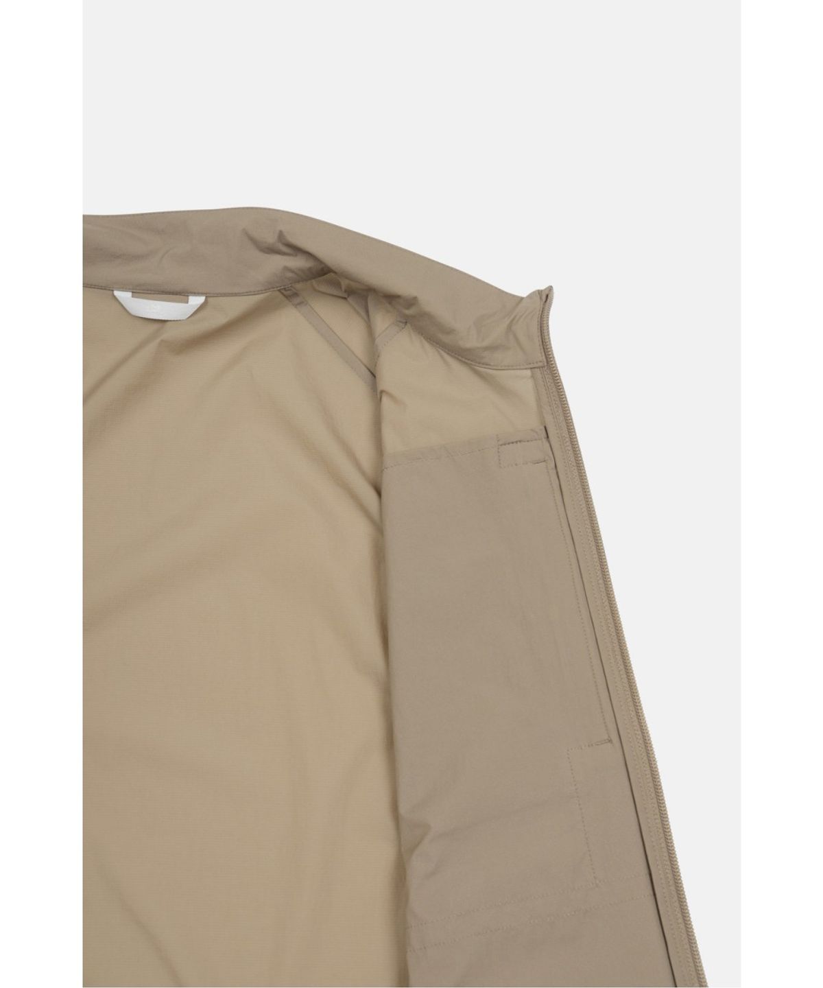 코오롱스포츠(KOLON SPORT) 남성 제노아 레귤러핏 스탠드넥 방풍 베스트 JWVAM26301BEI