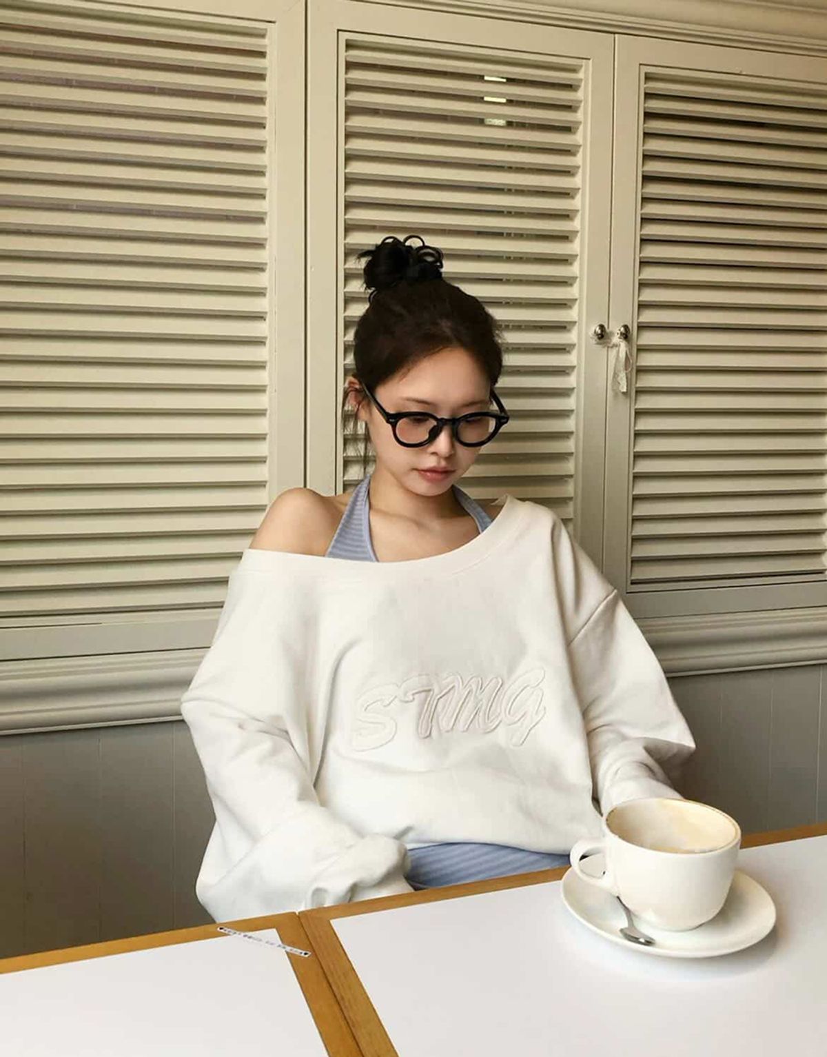 스트라이프마가린(STMG) 레터링 아플리케 오프 원숄더 스웻 셔츠 아이보리