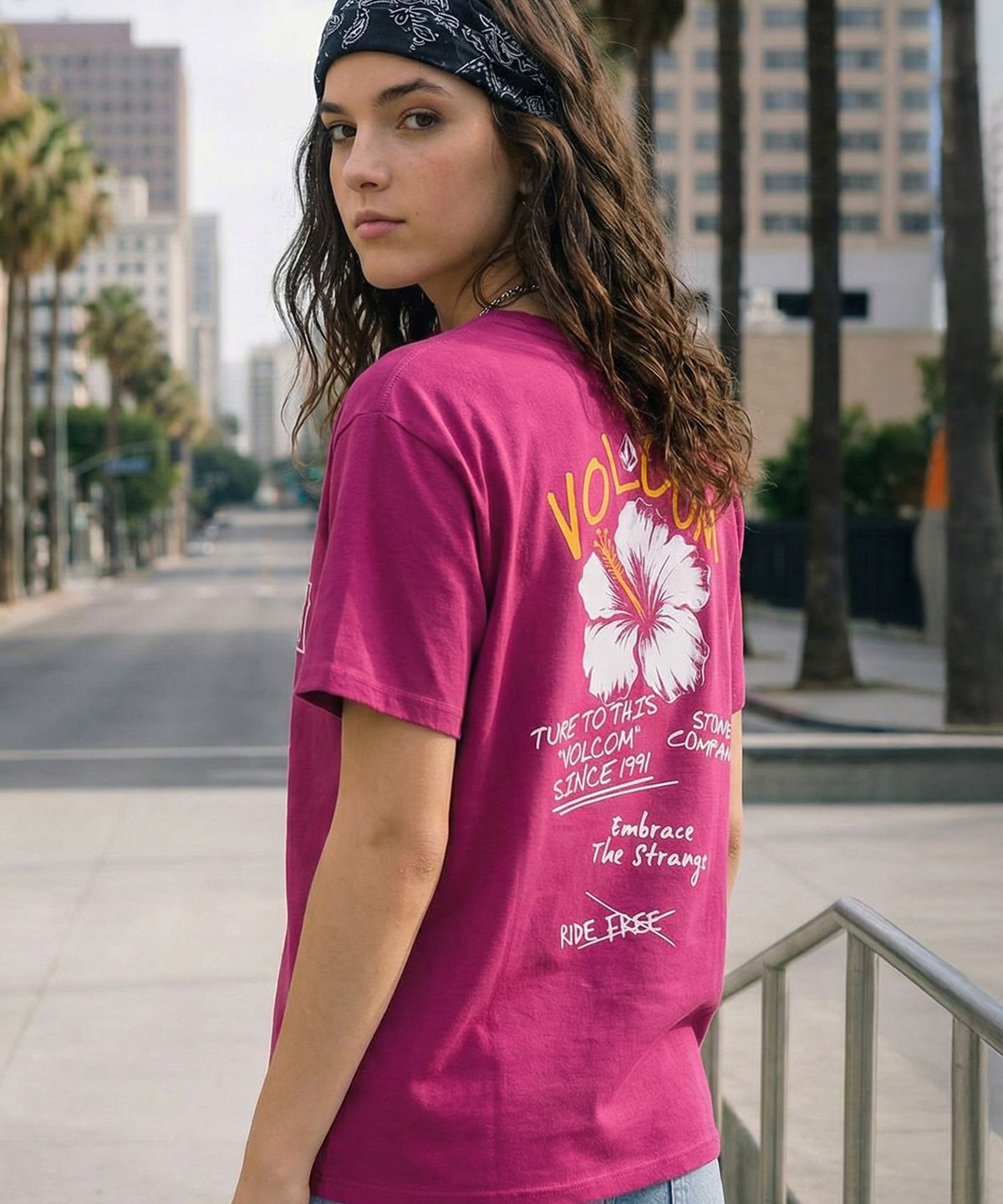 볼컴(VOLCOM) 히비스커스 오버핏 반팔티(바이올렛)