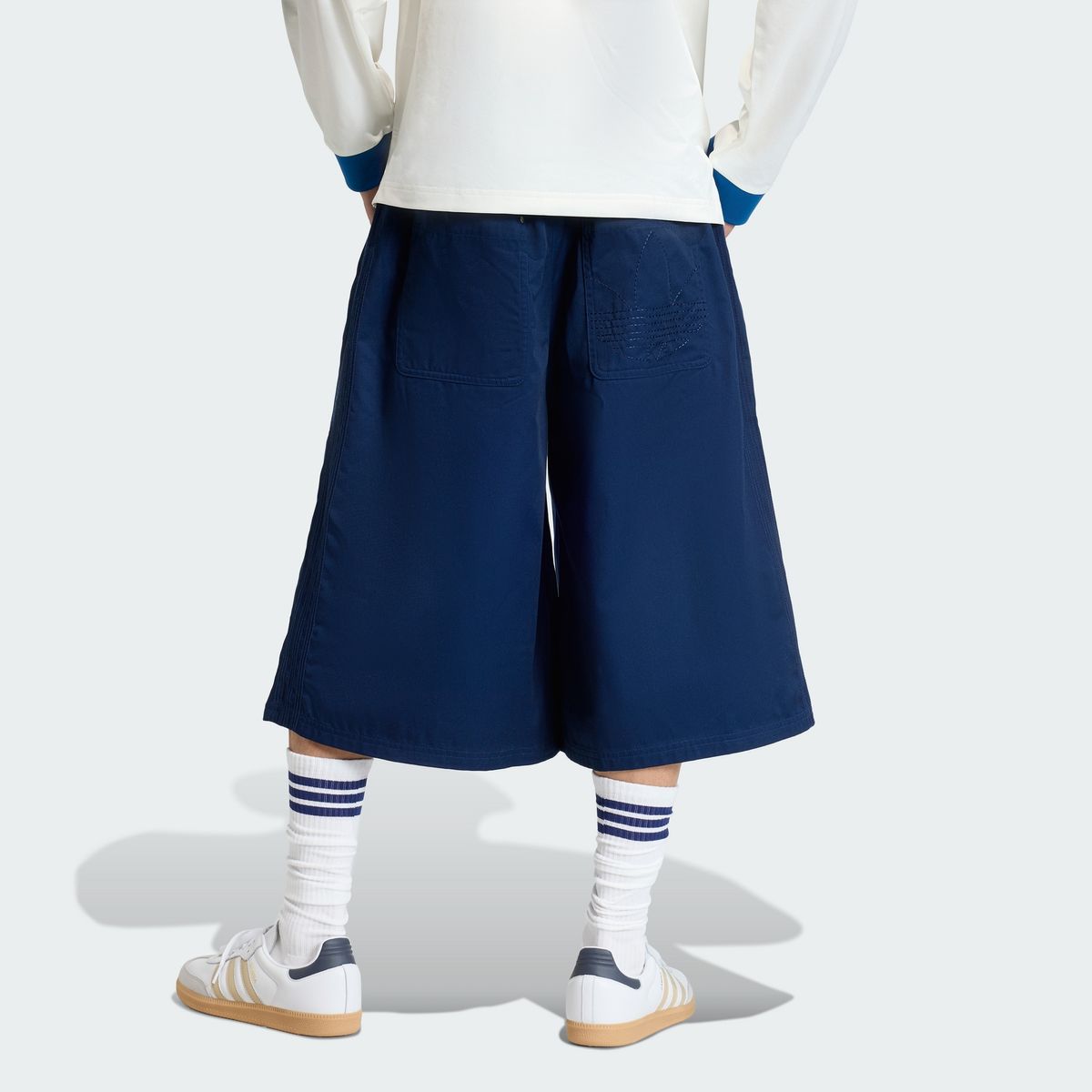 아디다스(ADIDAS) 프리미엄 에센셜 워크웨어 와이드 쇼츠 KD0587