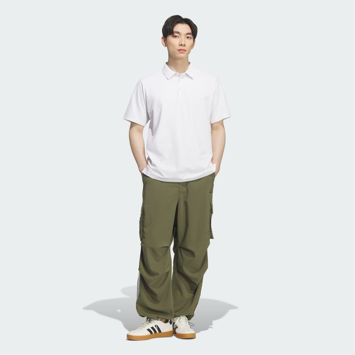 아디다스(ADIDAS) 루즈 핏 라이트 우븐 카고 포켓 스트레이트 레그 팬츠 KQ6924