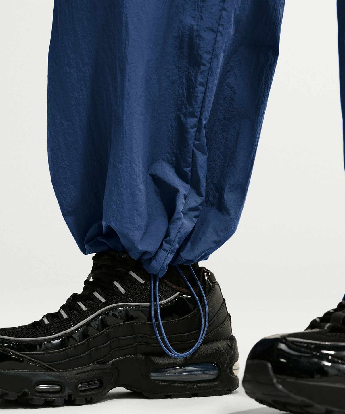 나이키(NIKE) 스포츠웨어 루즈 핏 하이웨이스트 패러슈트 팬츠 W - 미스틱 네이비:미드나이트 네이비:초크 / IF0335-461
