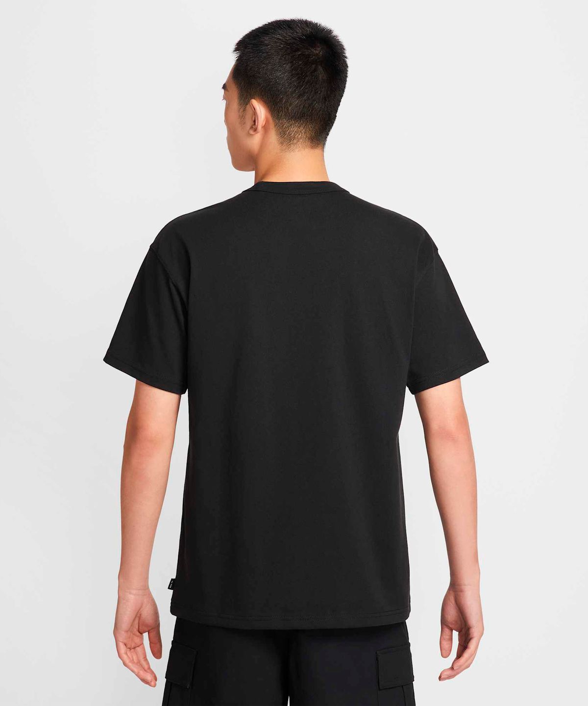 나이키(NIKE) 스포츠웨어 프리미엄 에센셜 티셔츠 M - 블랙 / IH1122-010