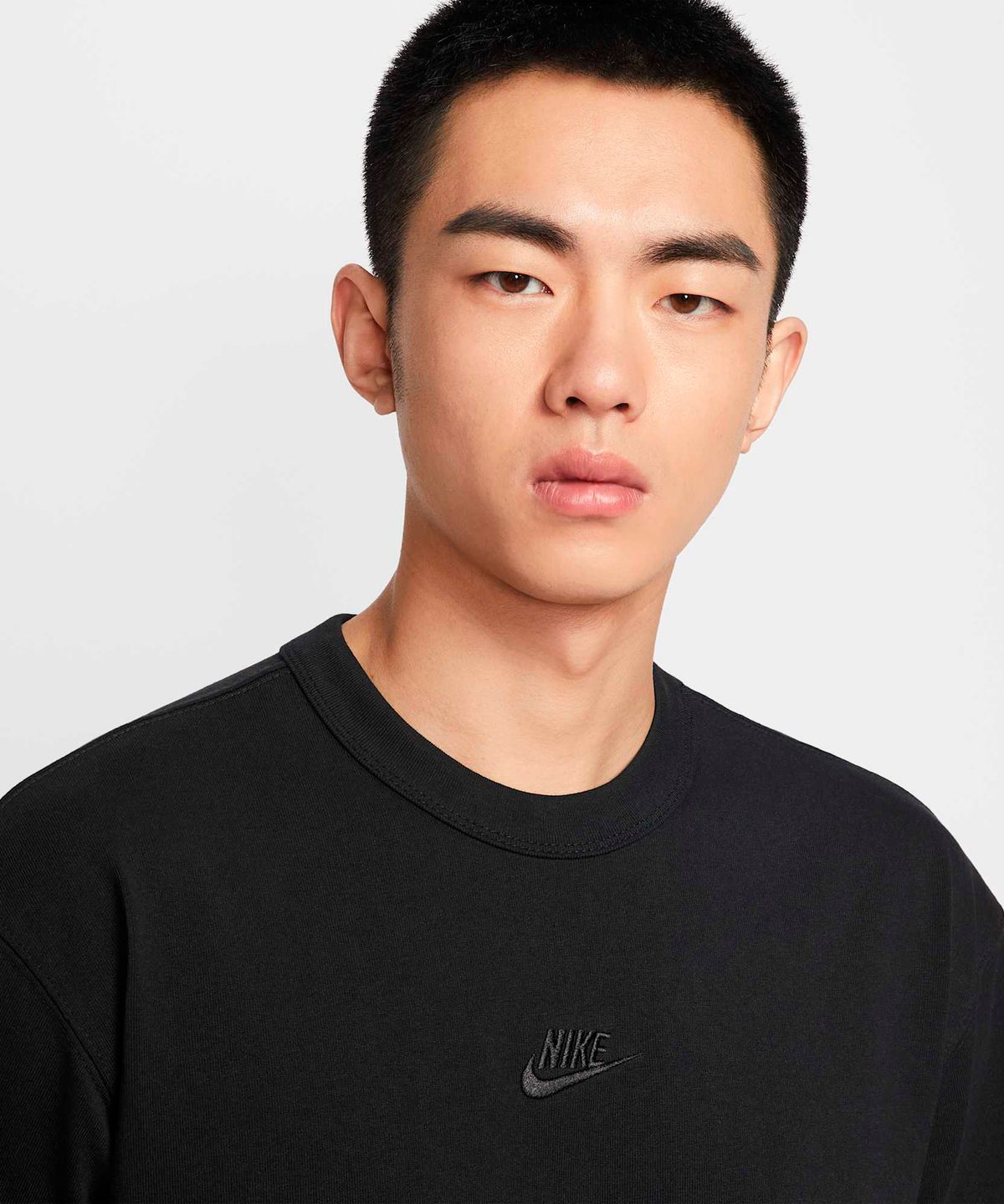 나이키(NIKE) 스포츠웨어 프리미엄 에센셜 티셔츠 M - 블랙 / IH1122-010