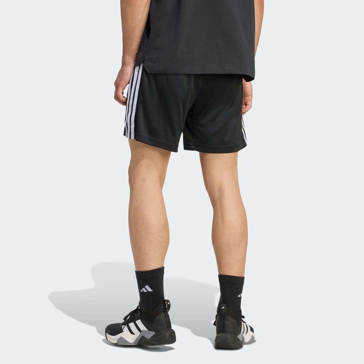 아디다스(ADIDAS) 워크아웃 에센셜 베이스 3-스트라이프 피케 쇼츠 7인치 KA3461