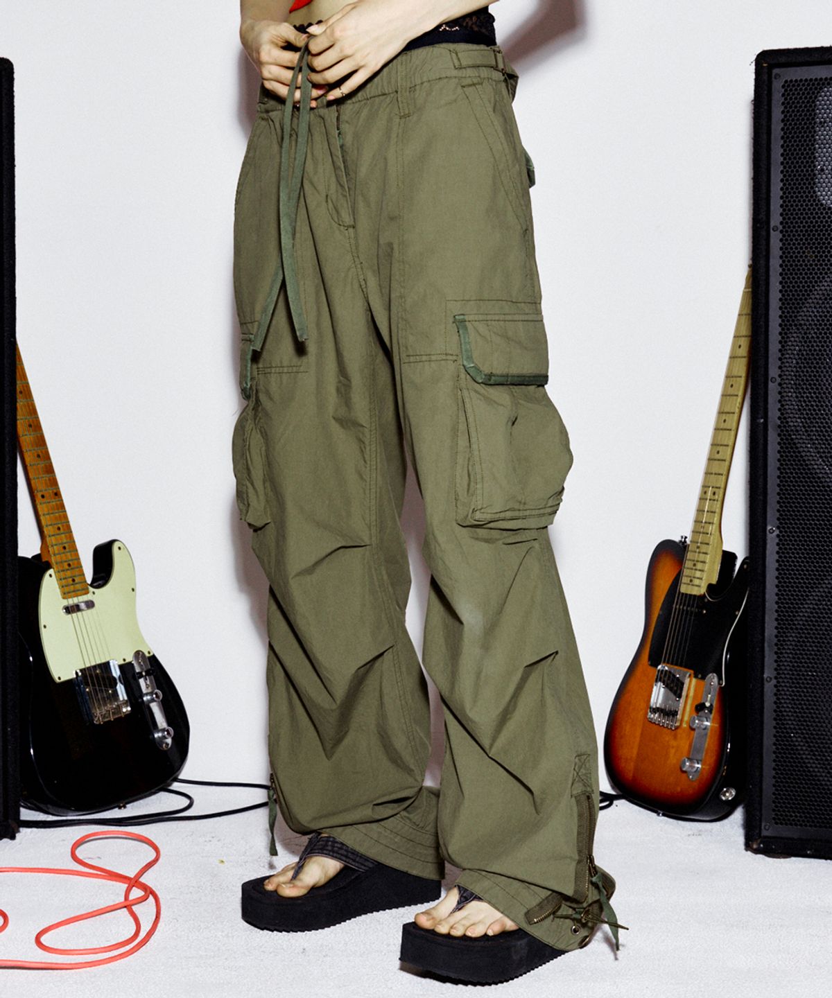 하이타이드 프랭키(HIGHTIDEFRANKIE) Lightweight Coated Cargo Pants Khaki