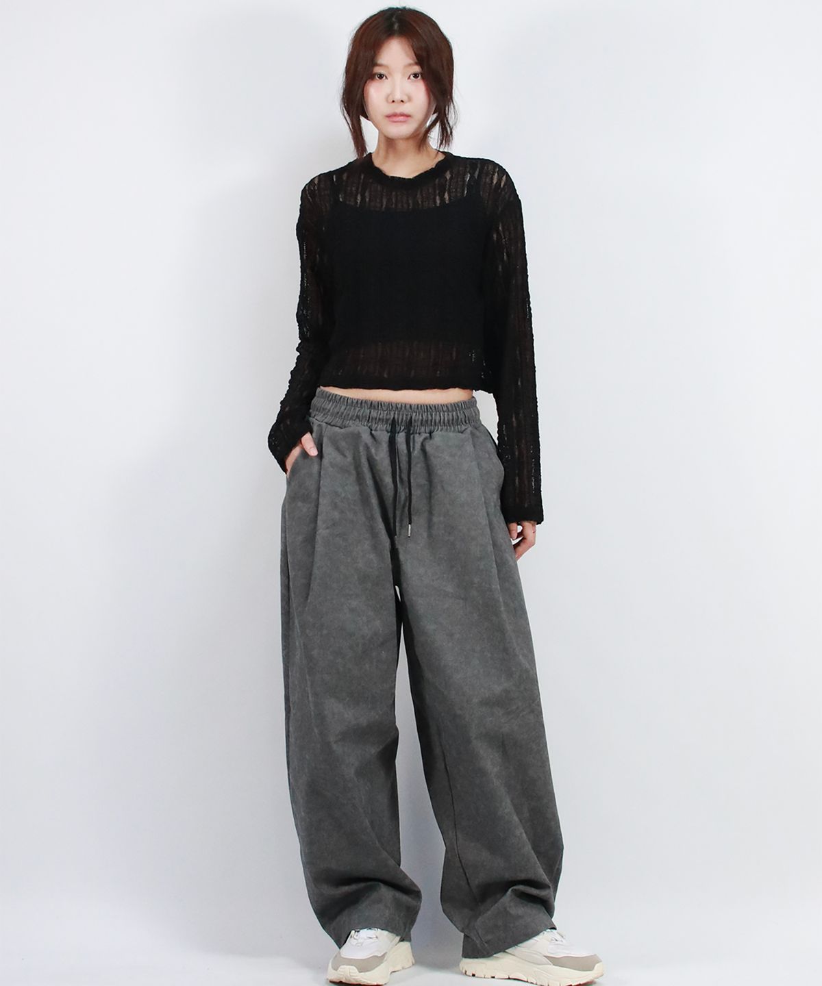 드마크(DEMARC) Grunge washing side one tuck curved wide pants charcoal