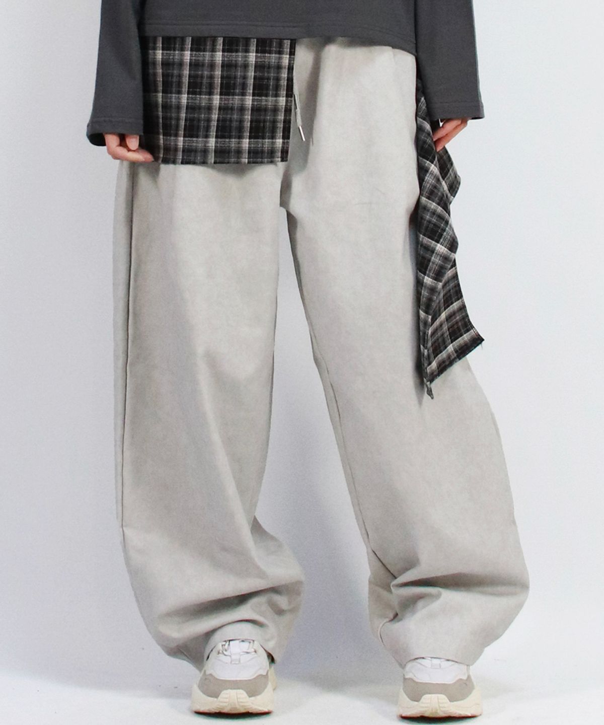 드마크(DEMARC) Grunge washing side one tuck curved wide pants Gray