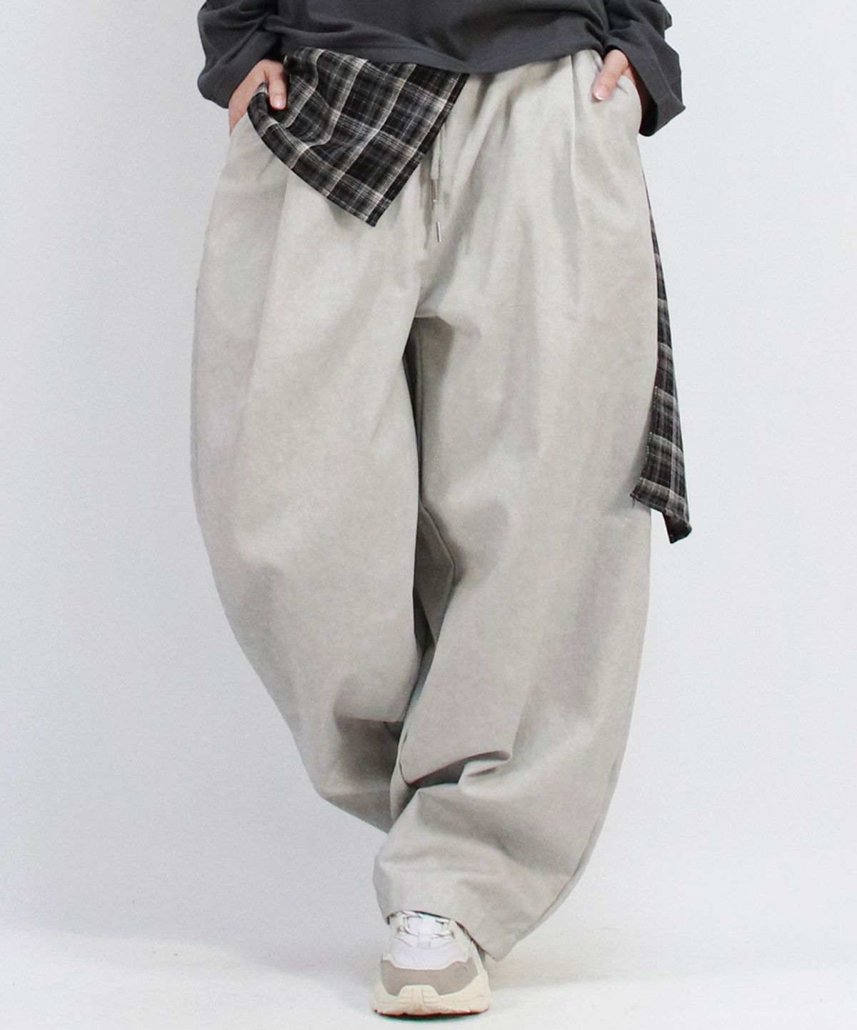드마크(DEMARC) Grunge washing side one tuck curved wide pants Gray