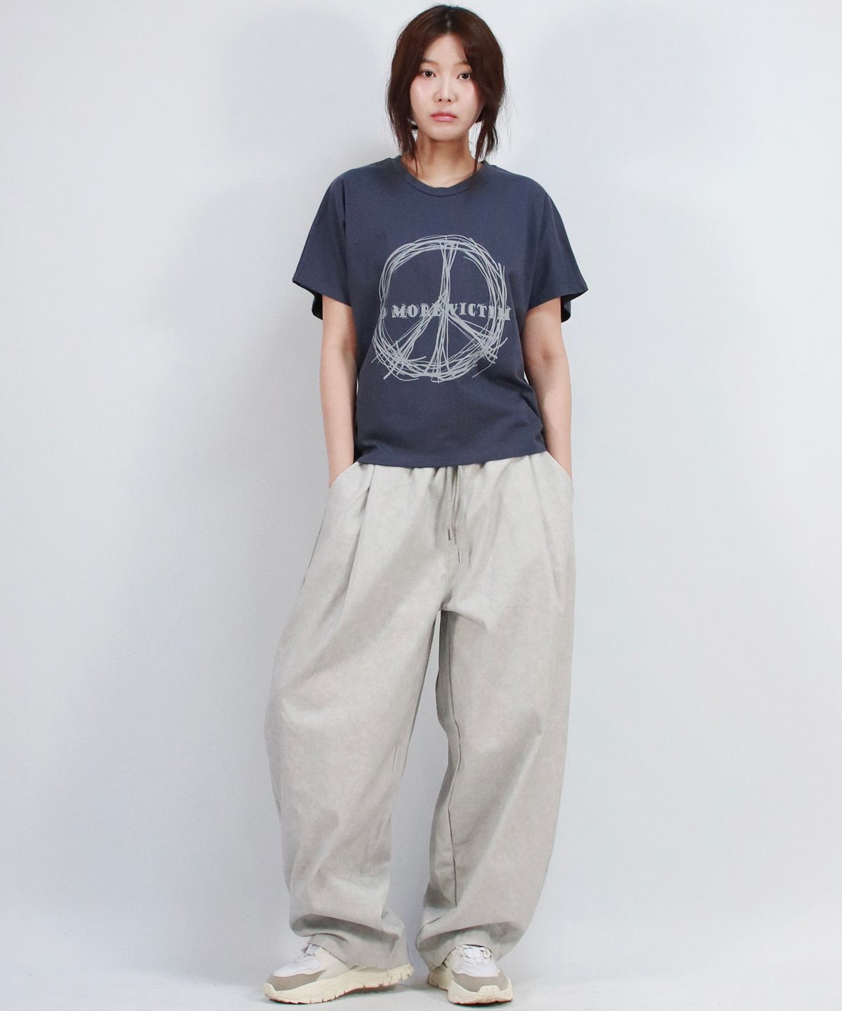 드마크(DEMARC) Grunge washing side one tuck curved wide pants Gray