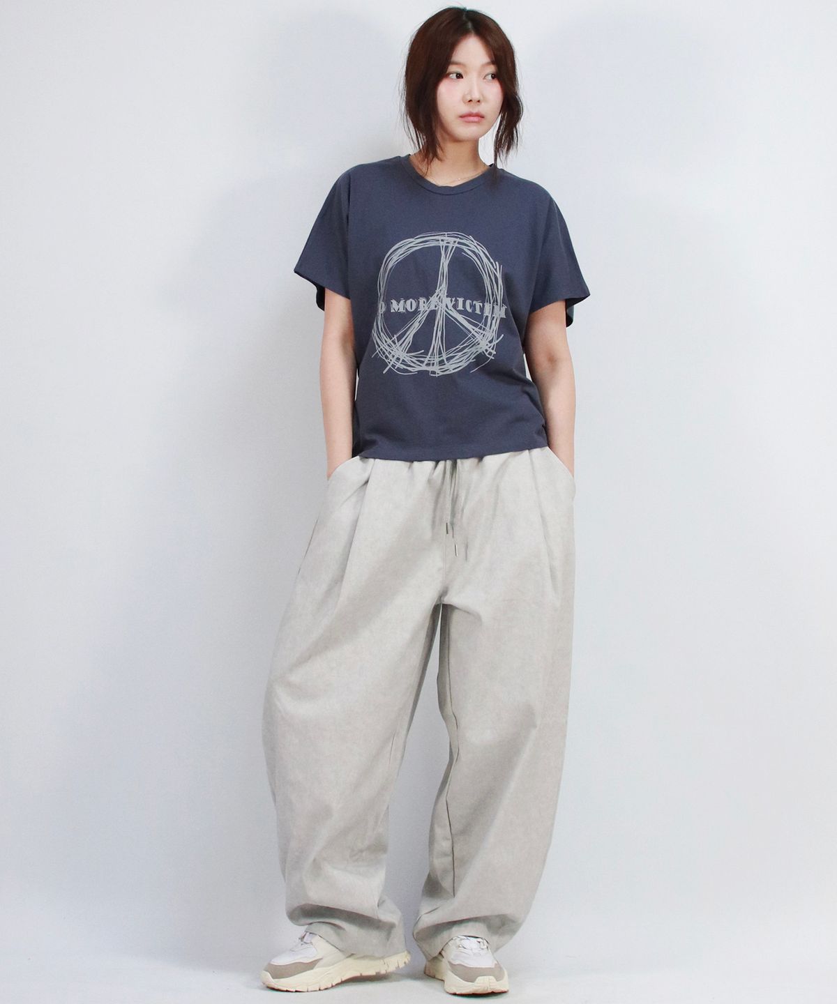 드마크(DEMARC) Grunge washing side one tuck curved wide pants Gray