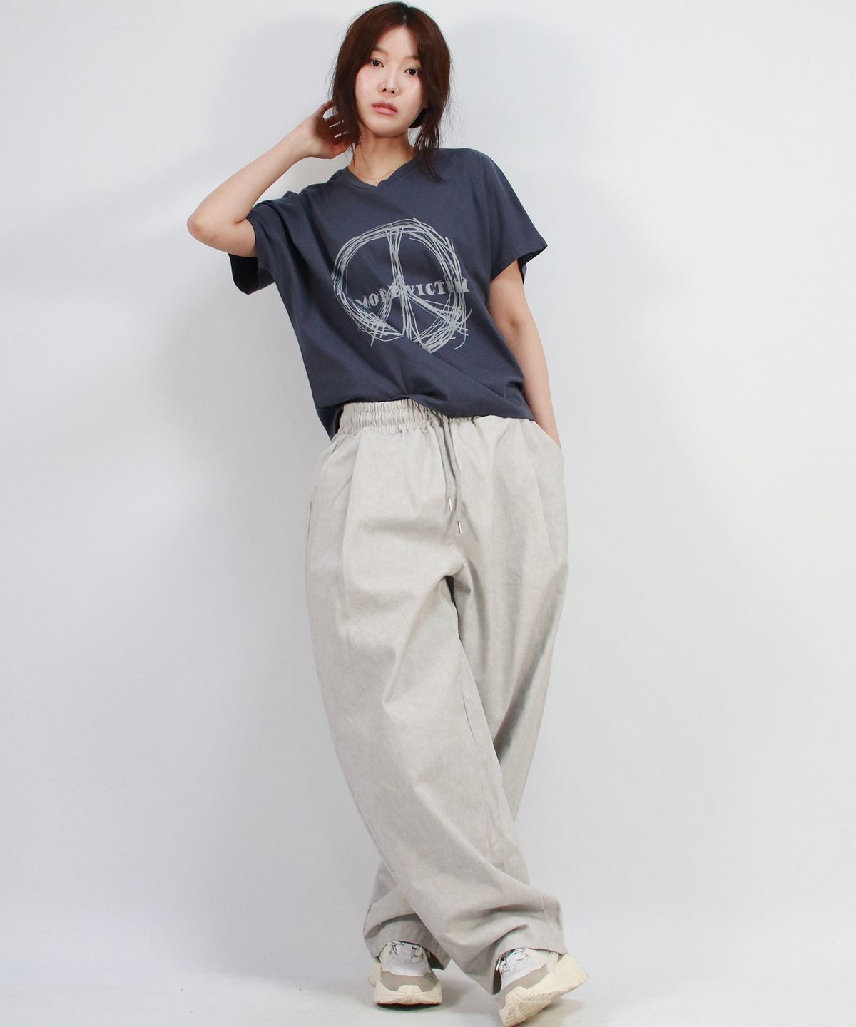 드마크(DEMARC) Grunge washing side one tuck curved wide pants Gray