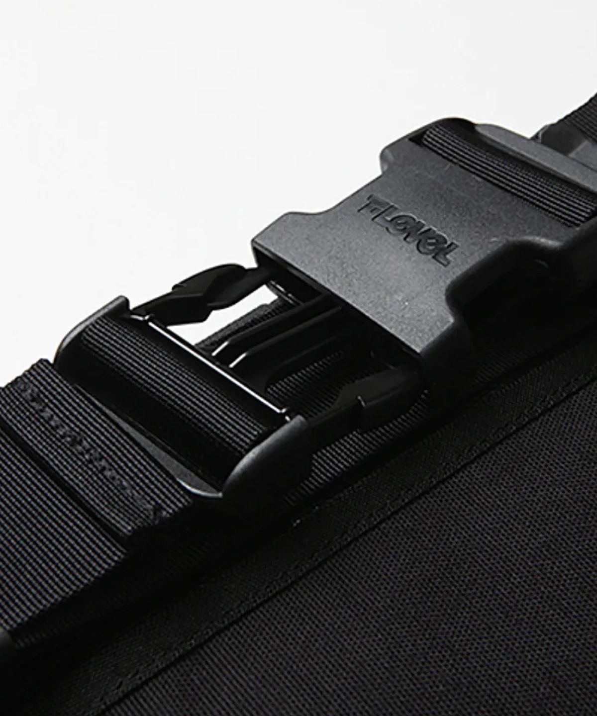 티레벨(T-LEVEL) Stance Roll Top Waist Bag Black