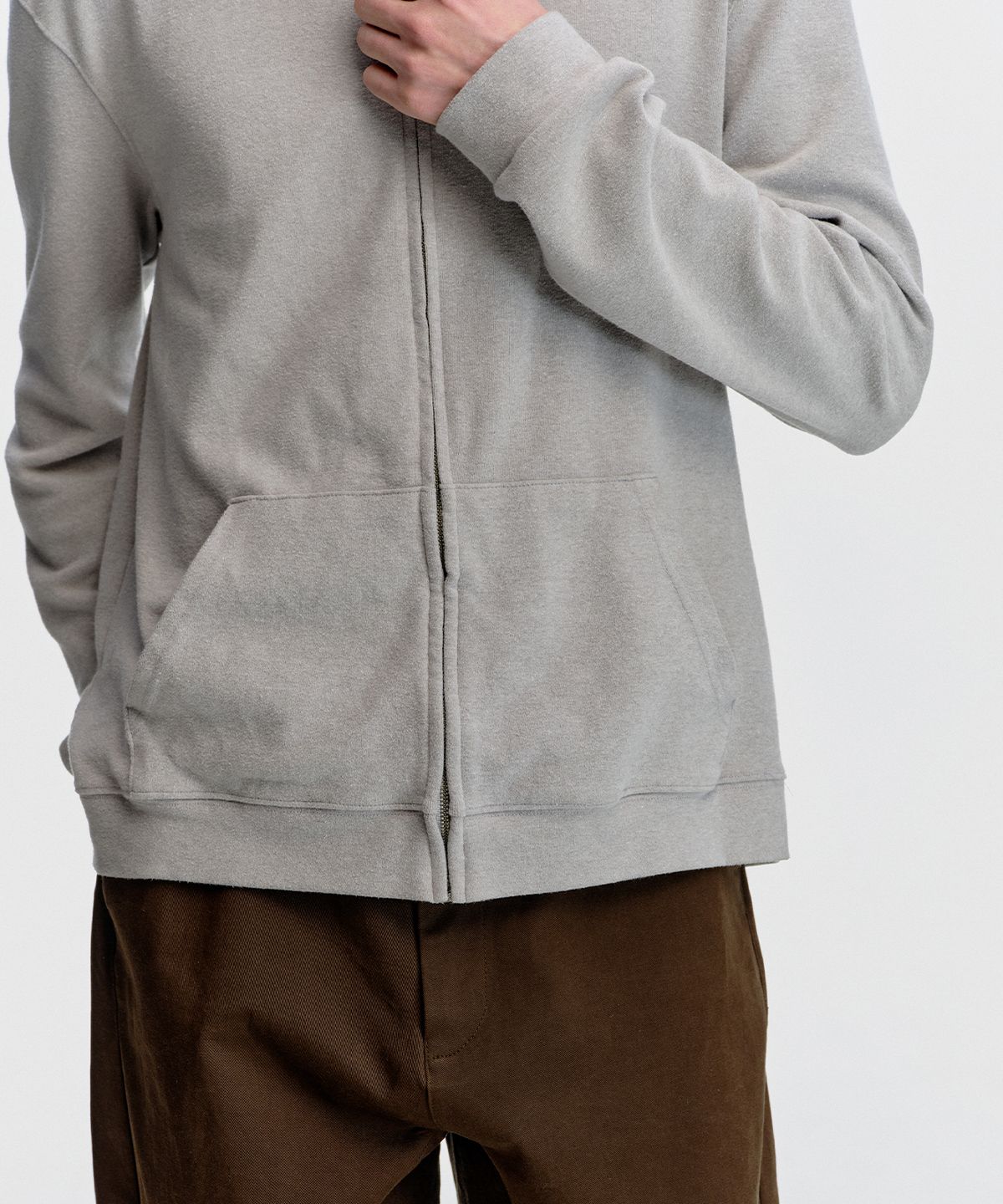 서피스에디션(SURFACE EDITION) HAND-STITCHED SLIM HOODED ZIP-UP GRAY