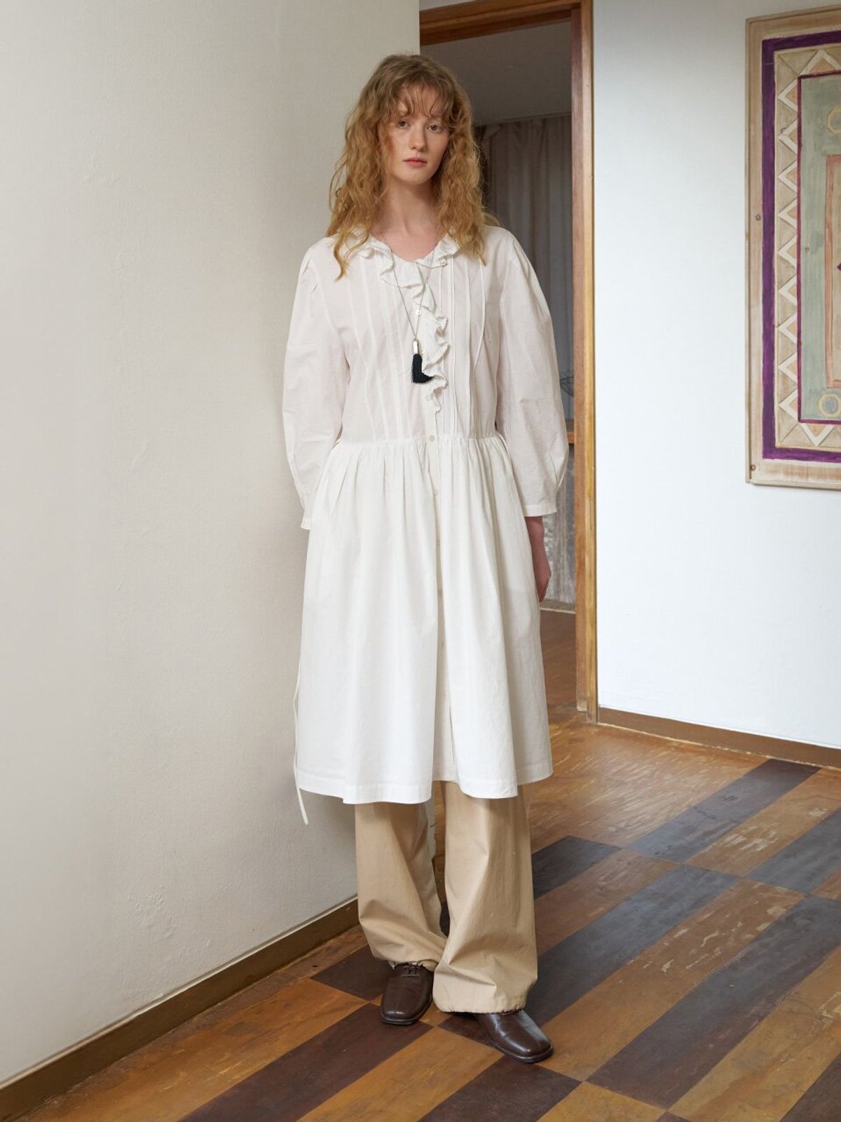 뮈뮈에르(MUEMUER) Ruffle Collar Pin-Tuck Dress MU2611OP105M