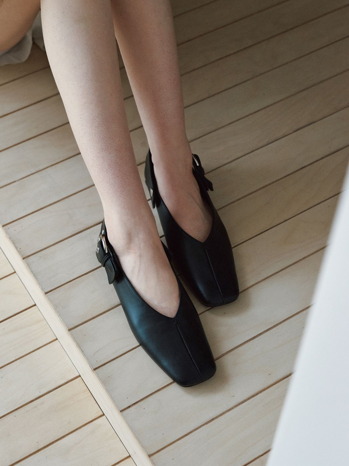 더 클로이스터(THECLOISTER) 롱 스퀘어 토 투웨이 로퍼 (3 COLORS)