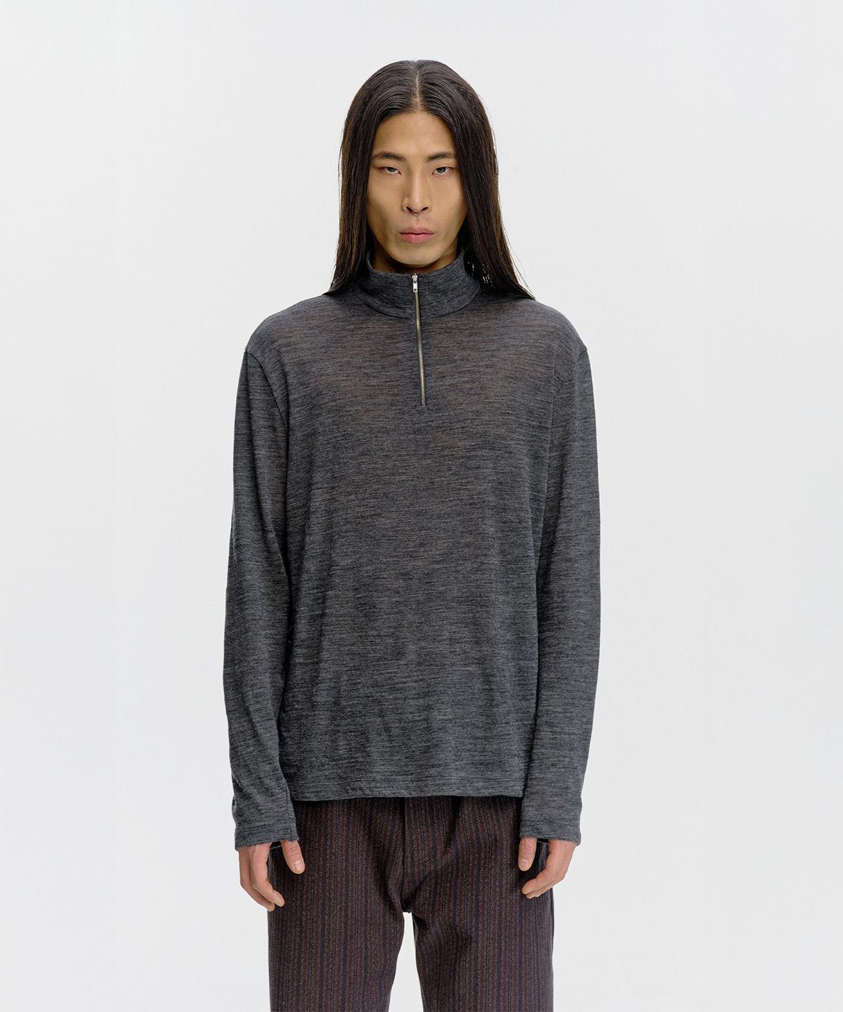 서피스에디션(SURFACE EDITION) LIGHTWEIGHT WOOL HALF ZIP-UP CHARCOAL