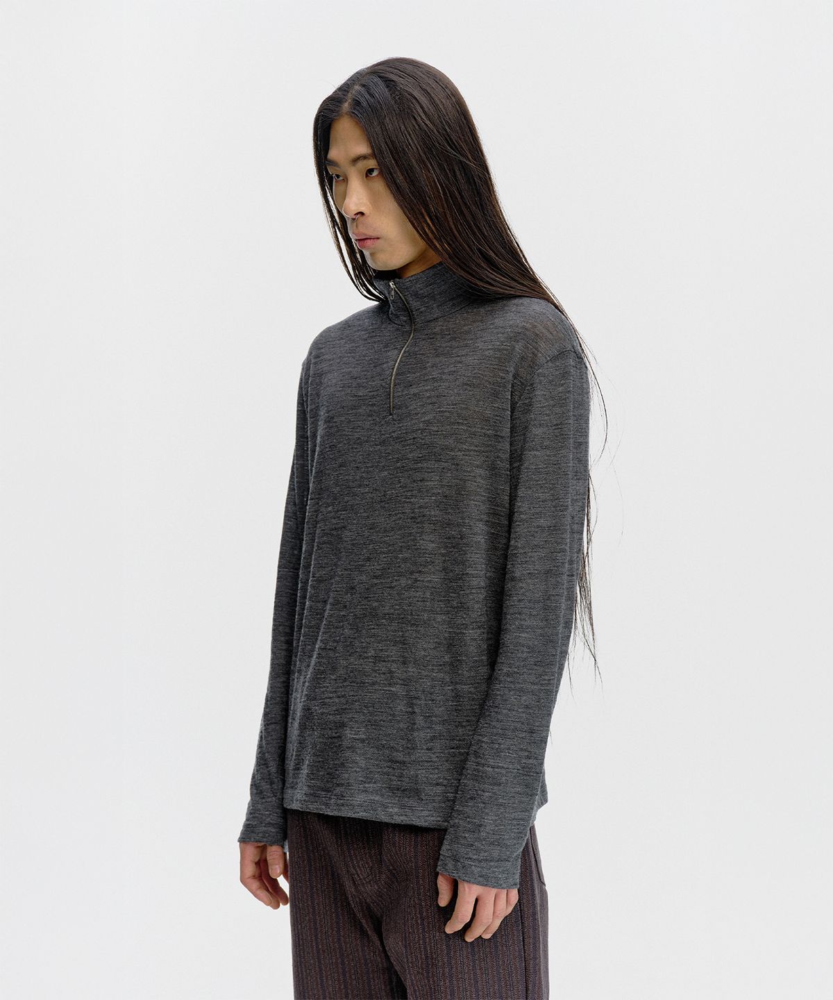 서피스에디션(SURFACE EDITION) LIGHTWEIGHT WOOL HALF ZIP-UP CHARCOAL