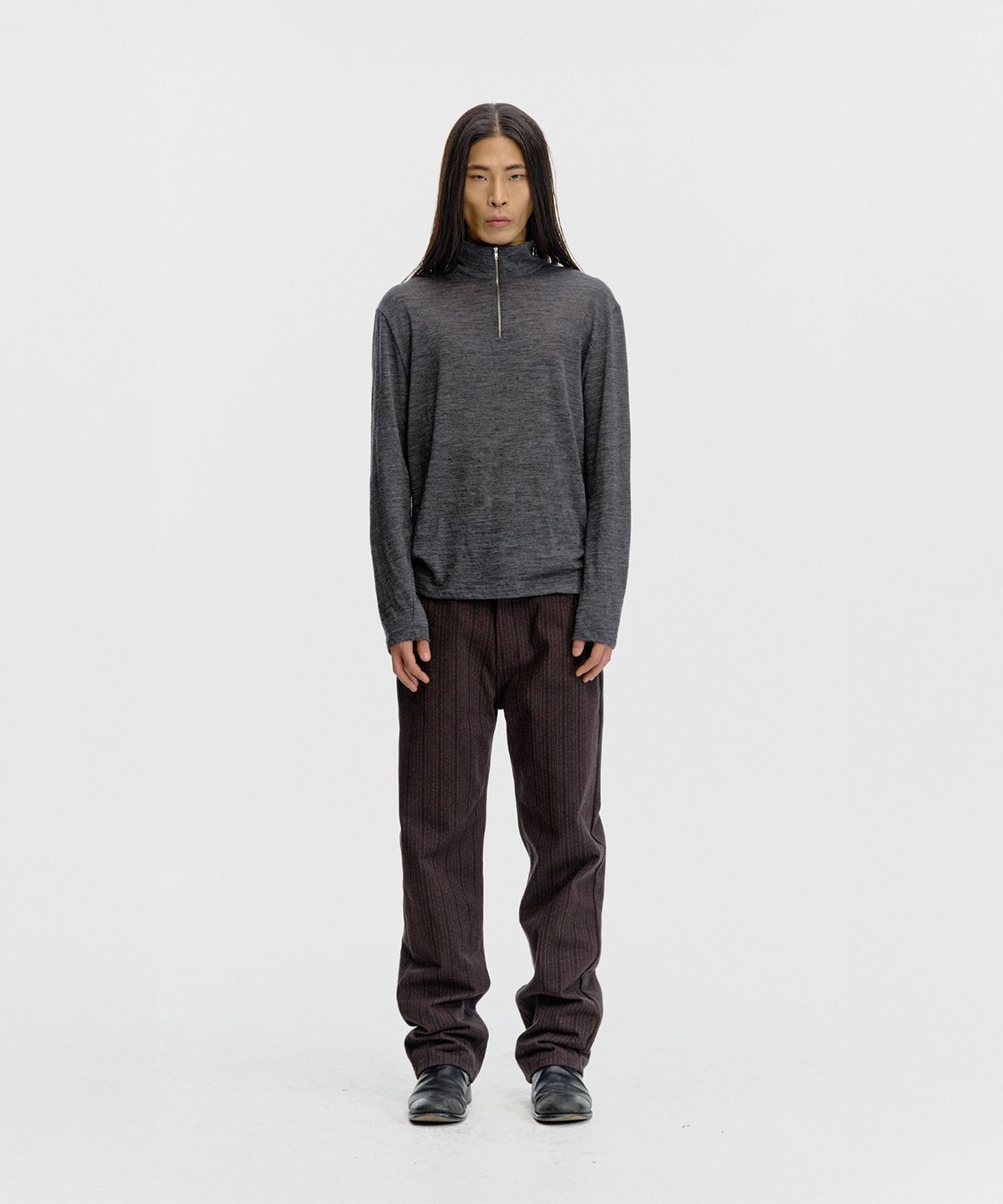 서피스에디션(SURFACE EDITION) LIGHTWEIGHT WOOL HALF ZIP-UP CHARCOAL
