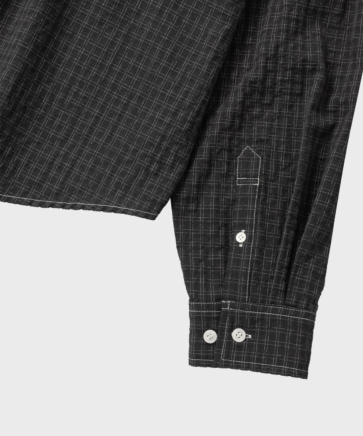 넌블랭크(NONBLANK) 윈도우 체크 크롭 버튼다운 LS 셔츠_DARK GREY