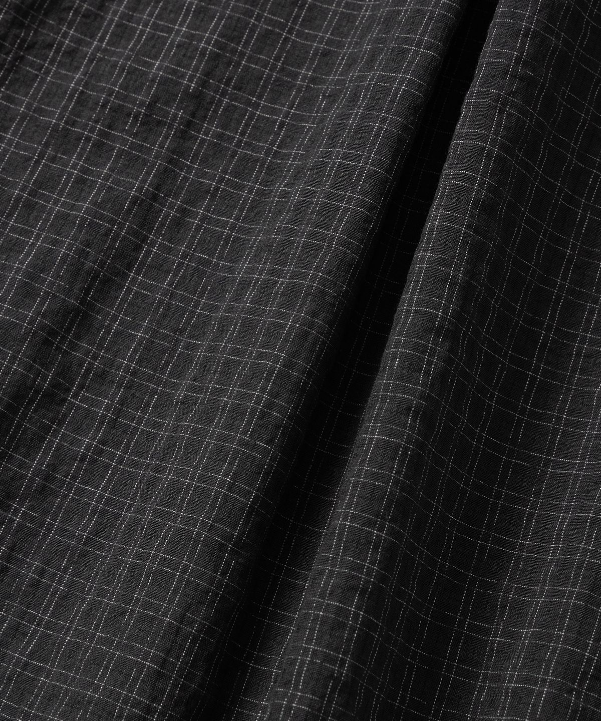 넌블랭크(NONBLANK) 윈도우 체크 크롭 버튼다운 LS 셔츠_DARK GREY