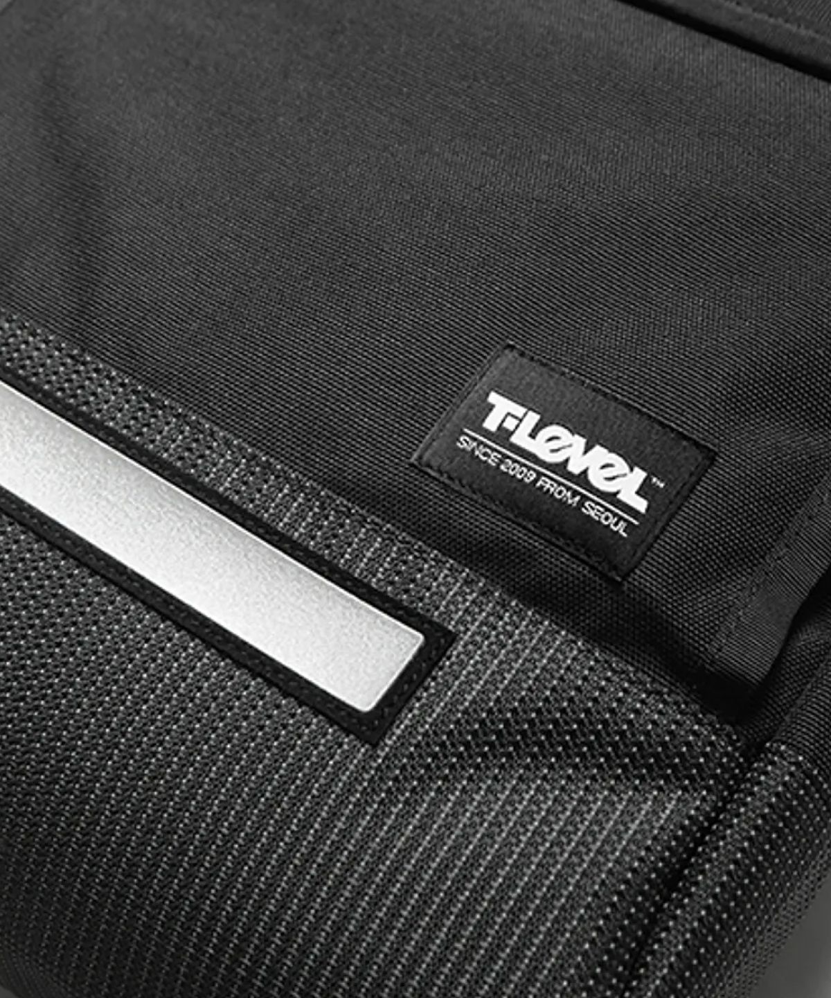 티레벨(T-LEVEL) Juven Roll Top Messenger Bag Black